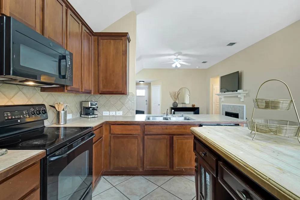 Single Family Residence For Rent in Tarrant County , 2932 Milby Oaks Drive, Fort Worth, Texas 76244, 4 Bedroom, 2 Bathroom, 2 Garage spaces, 1,801 Sqft, built in 2006, mls#21388057, Real Estate Agent in Fort Worth, Homes For Rent in Tarrant county, Homes For Rent in Fort Worth, Realtor in Fort Worth Texas, Real Estate Brokerage Independent Realty Texas, Luminita Cordes Realtor