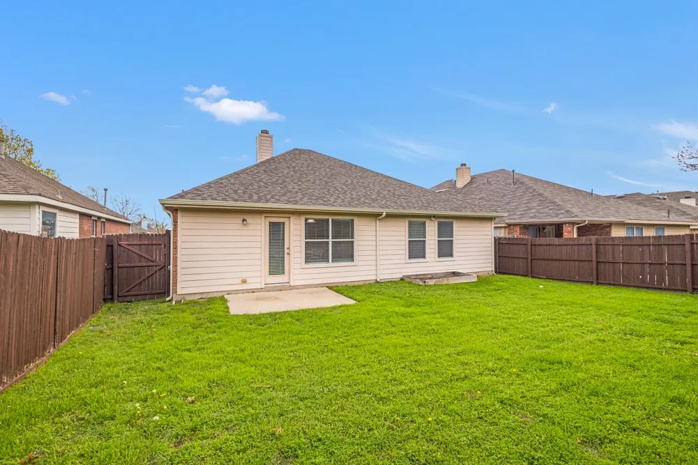 Single Family Residence For Rent in Tarrant County , 2932 Milby Oaks Drive, Fort Worth, Texas 76244, 4 Bedroom, 2 Bathroom, 2 Garage spaces, 1,801 Sqft, built in 2006, mls#21388057, Real Estate Agent in Fort Worth, Homes For Rent in Tarrant county, Homes For Rent in Fort Worth, Realtor in Fort Worth Texas, Real Estate Brokerage Independent Realty Texas, Luminita Cordes Realtor