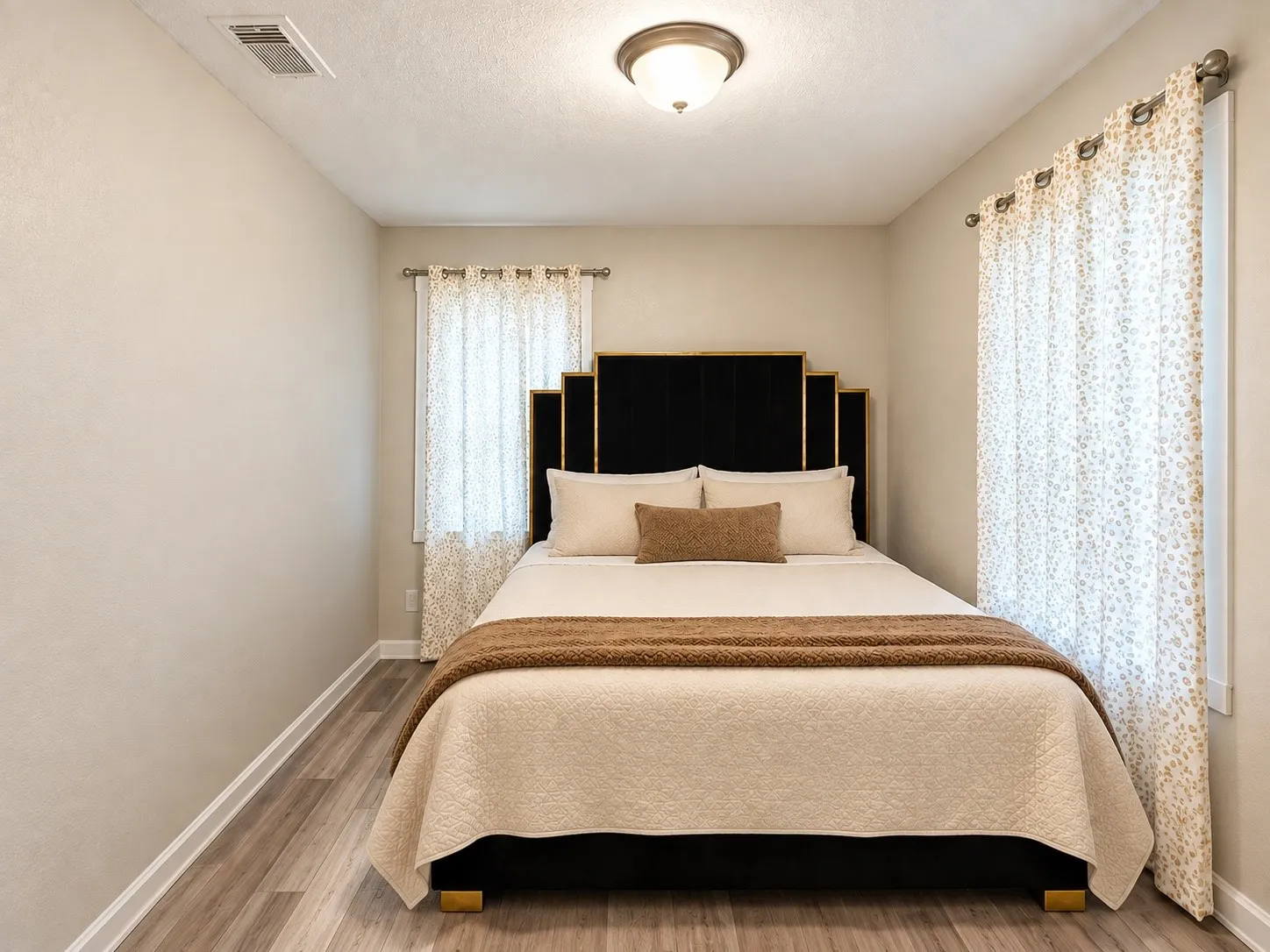 Single Family Residence For Sale in Dallas County , 1125 Ridgeview Street, Mesquite, Texas 75149, 3 Bedroom, 2 Bathroom, 1 Garage spaces, 926 Sqft, built in 1960, mls#21388477, Real Estate Agent in Mesquite, Homes For Sale in Dallas county, Homes For Sale in Mesquite, Realtor in Mesquite Texas, Real Estate Brokerage Independent Realty Texas, Luminita Cordes Realtor