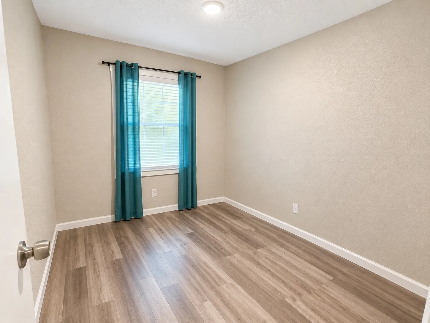 Single Family Residence For Sale in Dallas County , 1125 Ridgeview Street, Mesquite, Texas 75149, 3 Bedroom, 2 Bathroom, 1 Garage spaces, 926 Sqft, built in 1960, mls#21388477, Real Estate Agent in Mesquite, Homes For Sale in Dallas county, Homes For Sale in Mesquite, Realtor in Mesquite Texas, Real Estate Brokerage Independent Realty Texas, Luminita Cordes Realtor