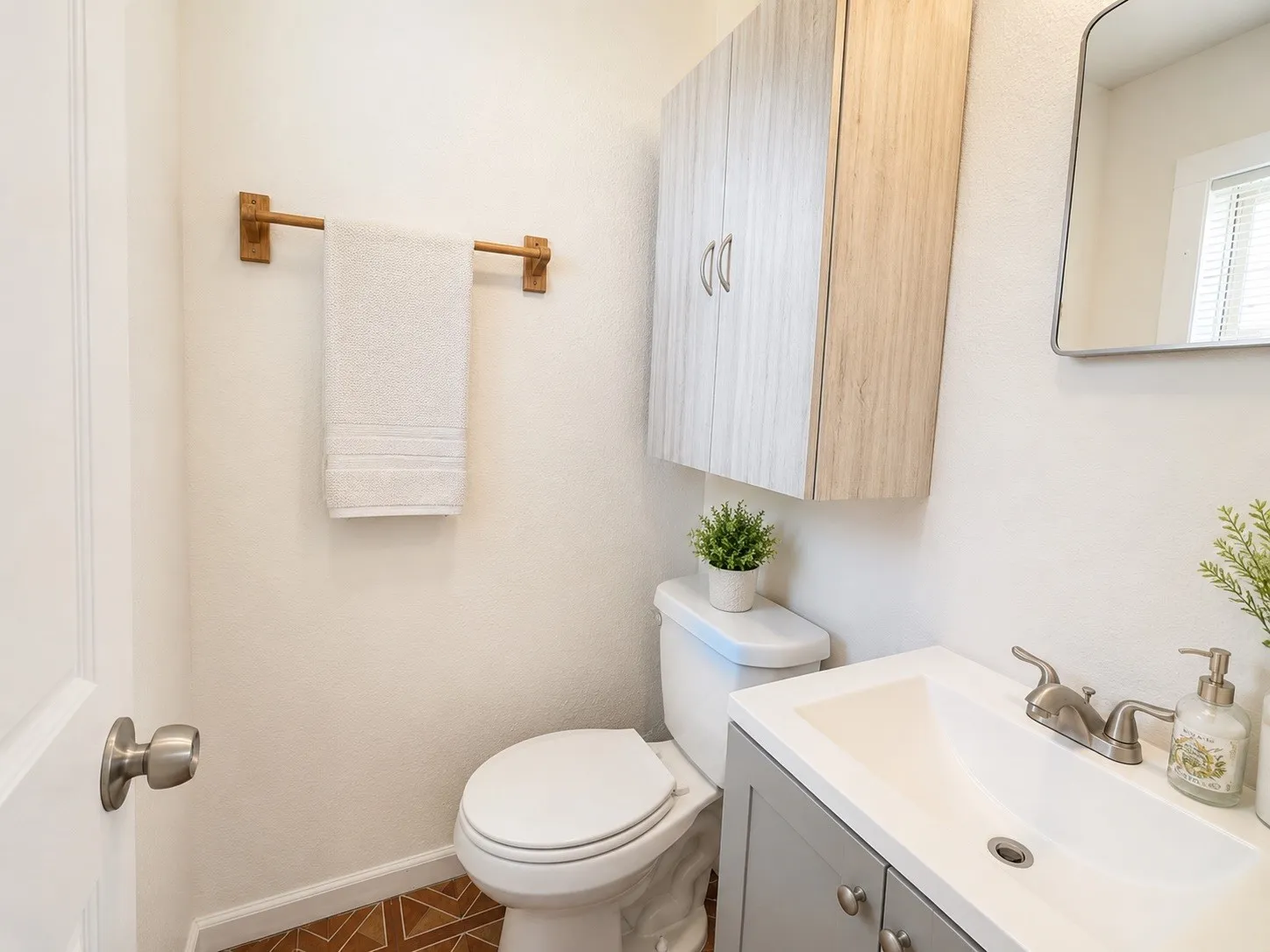 Single Family Residence For Sale in Dallas County , 1125 Ridgeview Street, Mesquite, Texas 75149, 3 Bedroom, 2 Bathroom, 1 Garage spaces, 926 Sqft, built in 1960, mls#21388477, Real Estate Agent in Mesquite, Homes For Sale in Dallas county, Homes For Sale in Mesquite, Realtor in Mesquite Texas, Real Estate Brokerage Independent Realty Texas, Luminita Cordes Realtor