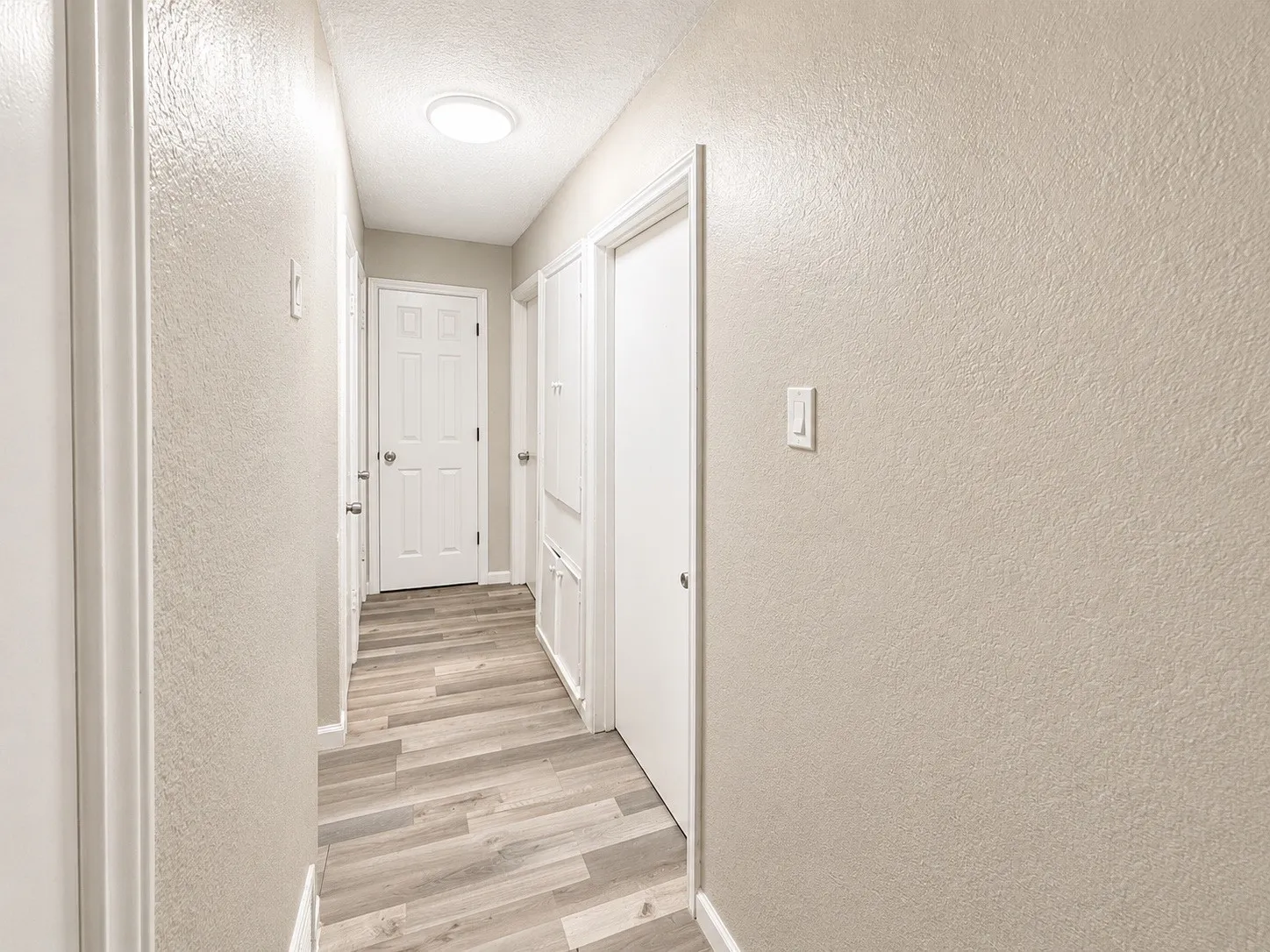 Single Family Residence For Sale in Dallas County , 1125 Ridgeview Street, Mesquite, Texas 75149, 3 Bedroom, 2 Bathroom, 1 Garage spaces, 926 Sqft, built in 1960, mls#21388477, Real Estate Agent in Mesquite, Homes For Sale in Dallas county, Homes For Sale in Mesquite, Realtor in Mesquite Texas, Real Estate Brokerage Independent Realty Texas, Luminita Cordes Realtor