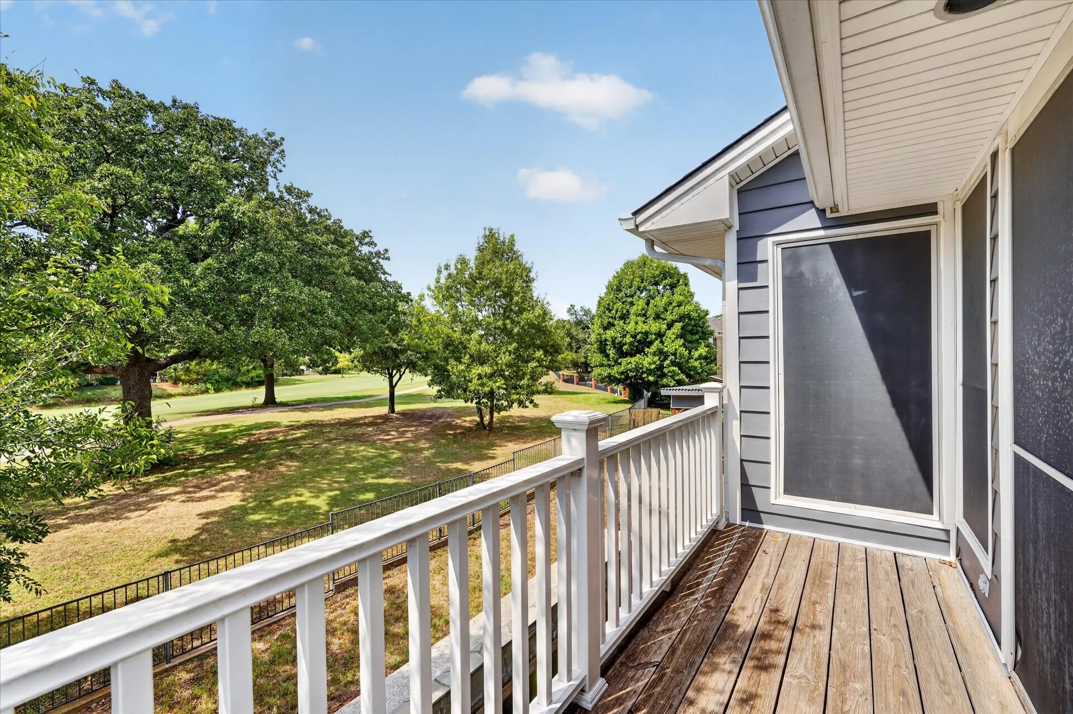 Single Family Residence For Sale in Tarrant County , 811 Turnberry Drive, Mansfield, Texas 76063, 4 Bedroom, 3 Bathroom, 2 Garage spaces, 2,906 Sqft, built in 1988, mls#21388893, Real Estate Agent in Mansfield, Homes For Sale in Tarrant county, Homes For Sale in Mansfield, Realtor in Mansfield Texas, Real Estate Brokerage Independent Realty Texas, Luminita Cordes Realtor