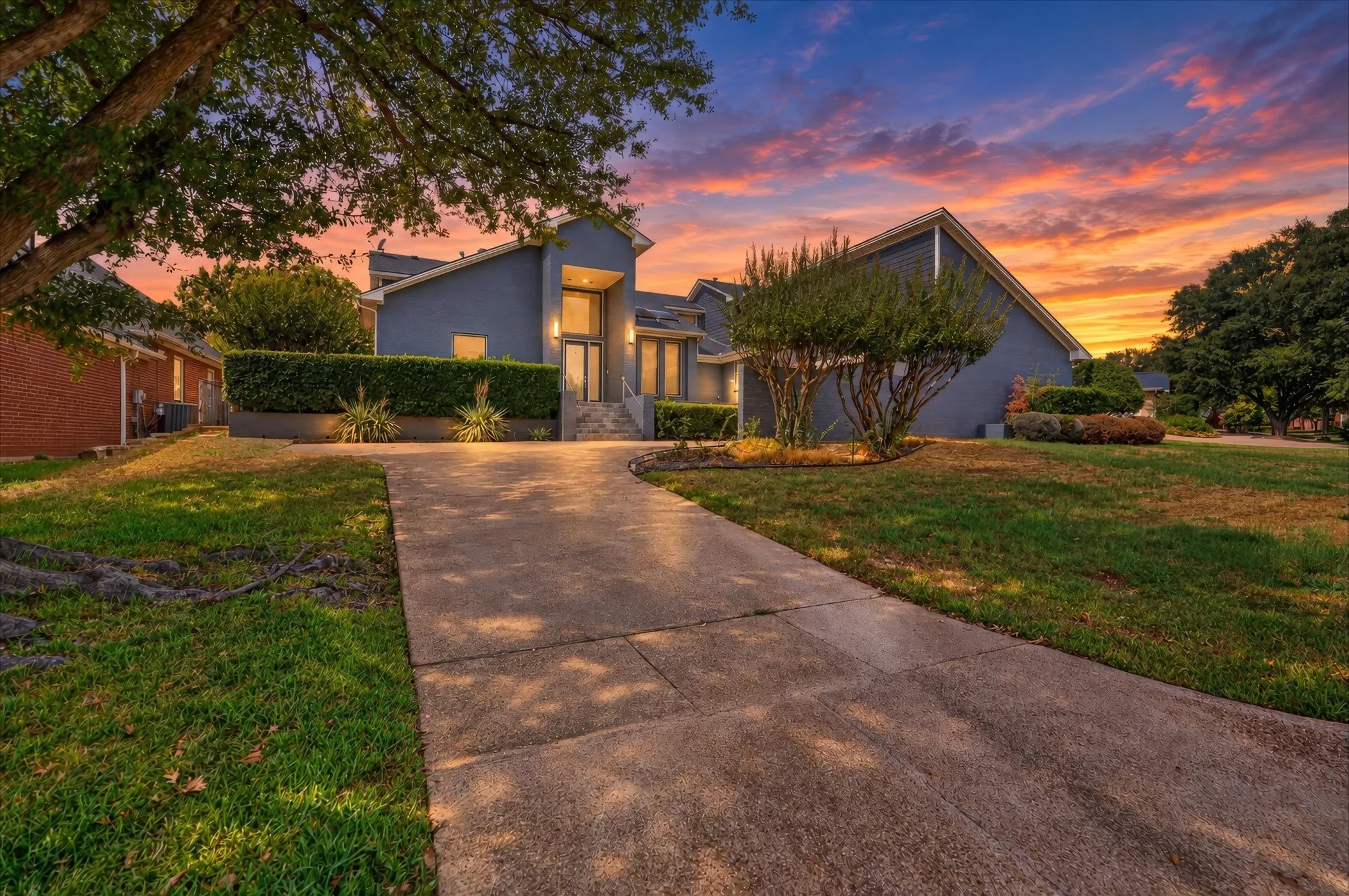 Single Family Residence For Sale in Tarrant County , 811 Turnberry Drive, Mansfield, Texas 76063, 4 Bedroom, 3 Bathroom, 2 Garage spaces, 2,906 Sqft, built in 1988, mls#21388893, Real Estate Agent in Mansfield, Homes For Sale in Tarrant county, Homes For Sale in Mansfield, Realtor in Mansfield Texas, Real Estate Brokerage Independent Realty Texas, Luminita Cordes Realtor