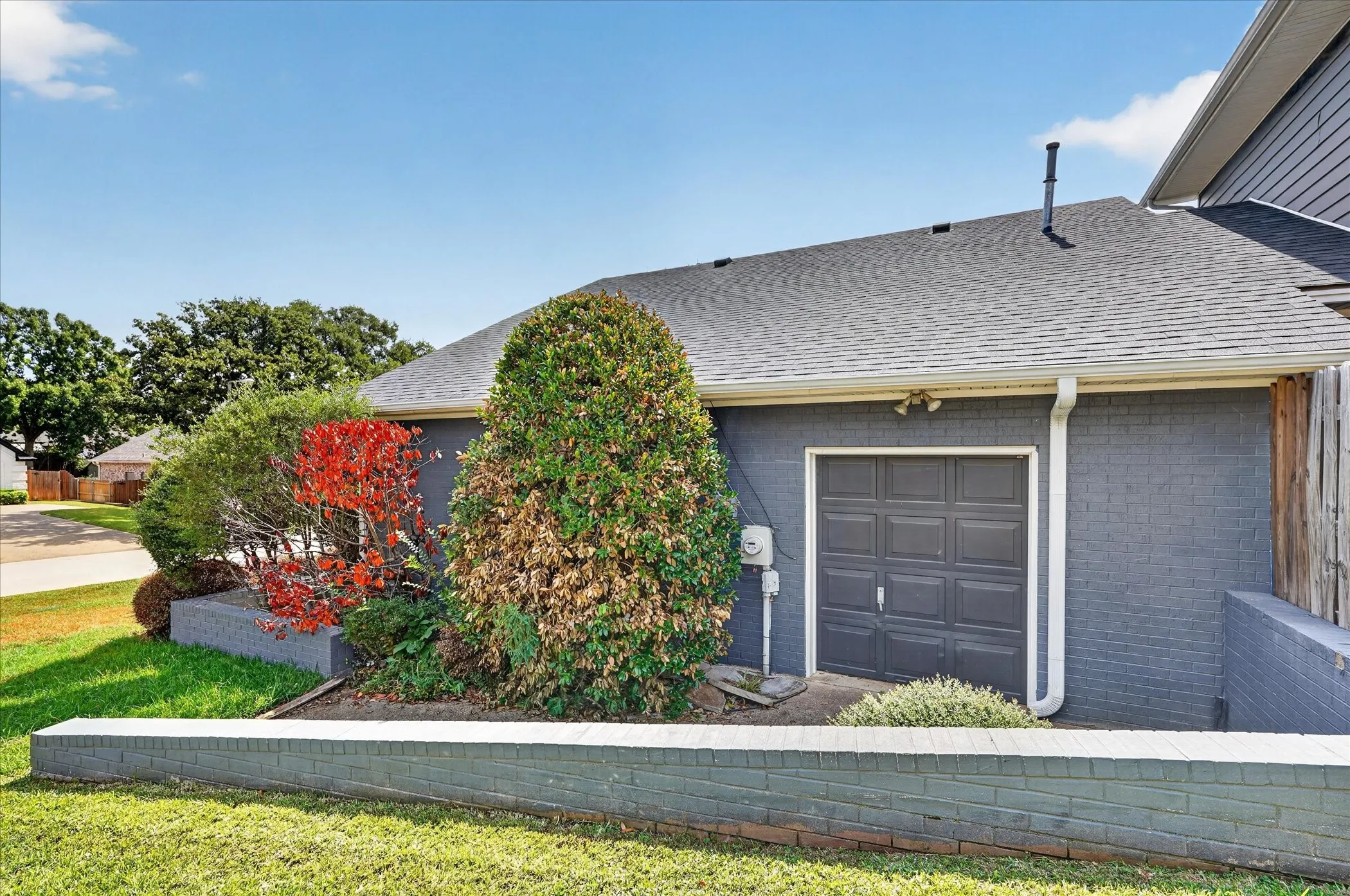Single Family Residence For Sale in Tarrant County , 811 Turnberry Drive, Mansfield, Texas 76063, 4 Bedroom, 3 Bathroom, 2 Garage spaces, 2,906 Sqft, built in 1988, mls#21388893, Real Estate Agent in Mansfield, Homes For Sale in Tarrant county, Homes For Sale in Mansfield, Realtor in Mansfield Texas, Real Estate Brokerage Independent Realty Texas, Luminita Cordes Realtor