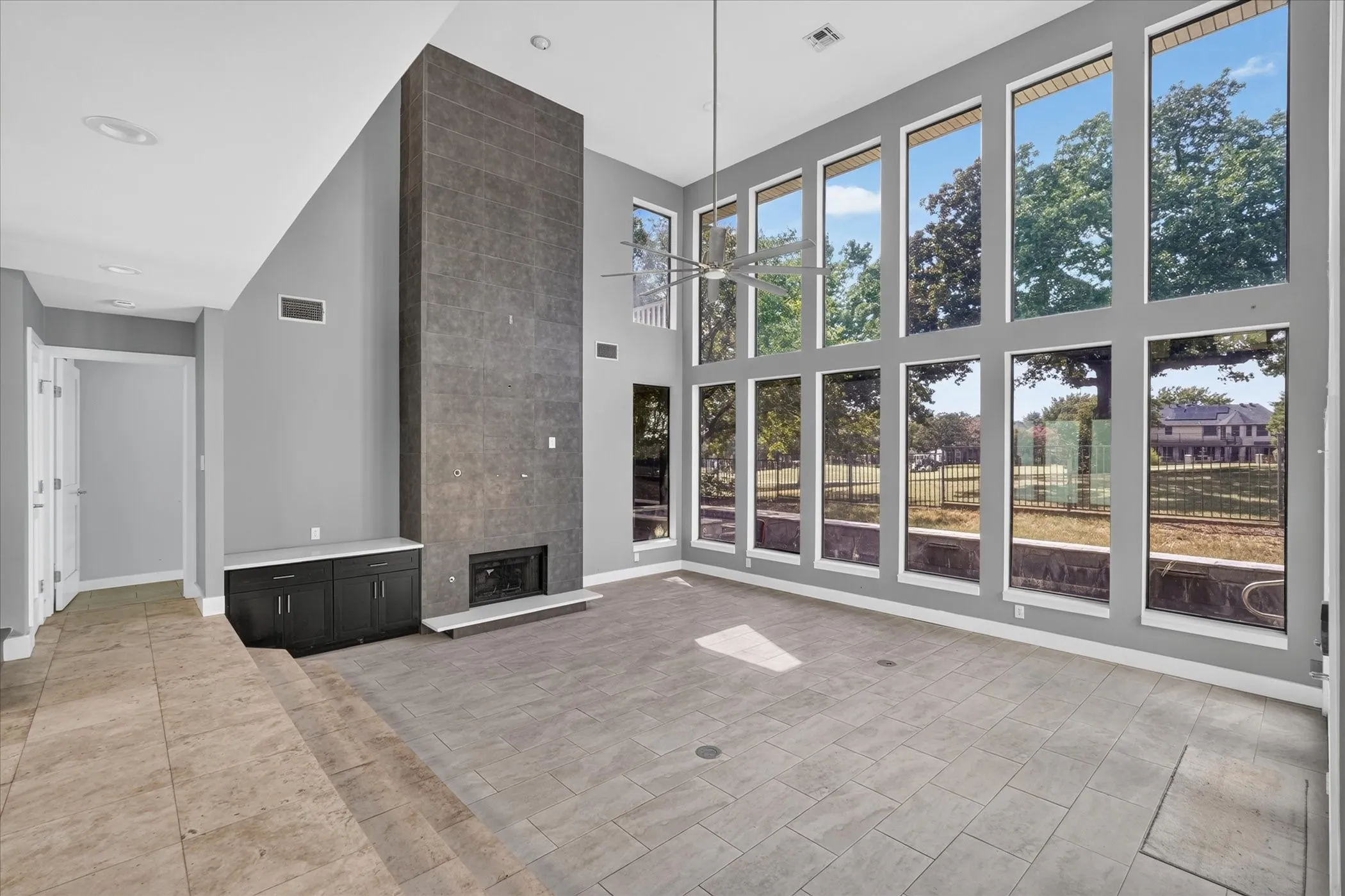 Single Family Residence For Sale in Tarrant County , 811 Turnberry Drive, Mansfield, Texas 76063, 4 Bedroom, 3 Bathroom, 2 Garage spaces, 2,906 Sqft, built in 1988, mls#21388893, Real Estate Agent in Mansfield, Homes For Sale in Tarrant county, Homes For Sale in Mansfield, Realtor in Mansfield Texas, Real Estate Brokerage Independent Realty Texas, Luminita Cordes Realtor