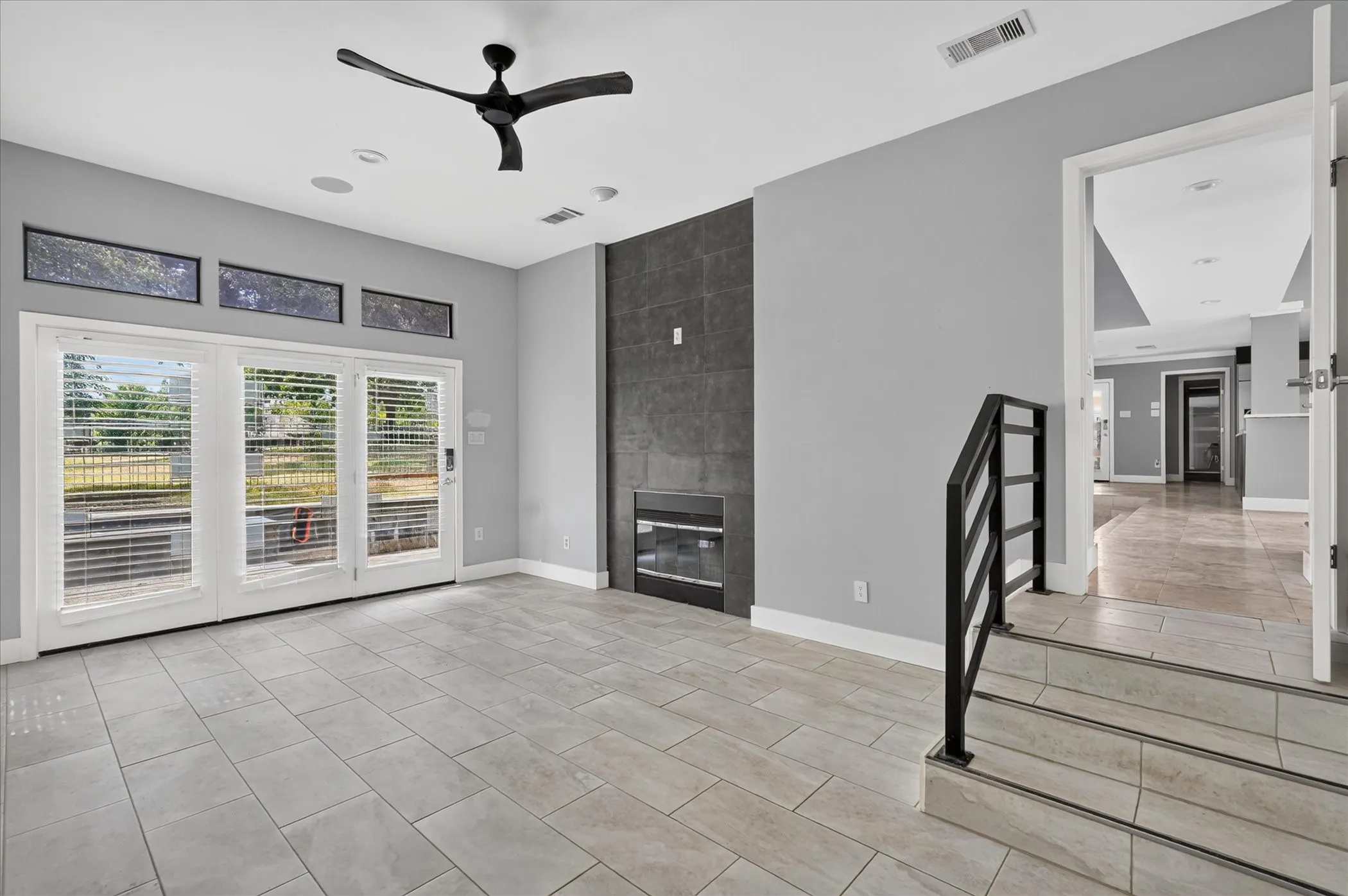 Single Family Residence For Sale in Tarrant County , 811 Turnberry Drive, Mansfield, Texas 76063, 4 Bedroom, 3 Bathroom, 2 Garage spaces, 2,906 Sqft, built in 1988, mls#21388893, Real Estate Agent in Mansfield, Homes For Sale in Tarrant county, Homes For Sale in Mansfield, Realtor in Mansfield Texas, Real Estate Brokerage Independent Realty Texas, Luminita Cordes Realtor