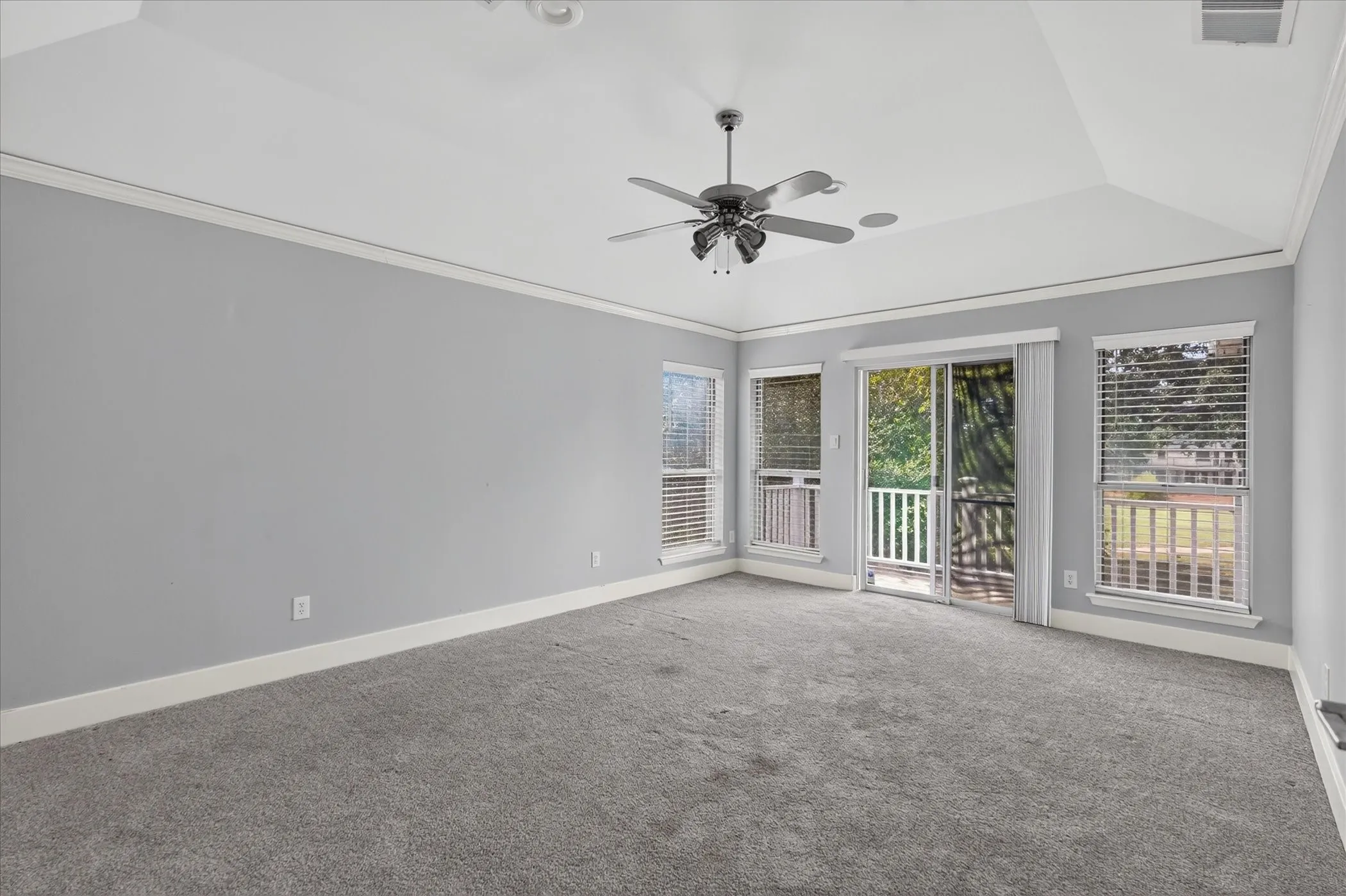 Single Family Residence For Sale in Tarrant County , 811 Turnberry Drive, Mansfield, Texas 76063, 4 Bedroom, 3 Bathroom, 2 Garage spaces, 2,906 Sqft, built in 1988, mls#21388893, Real Estate Agent in Mansfield, Homes For Sale in Tarrant county, Homes For Sale in Mansfield, Realtor in Mansfield Texas, Real Estate Brokerage Independent Realty Texas, Luminita Cordes Realtor