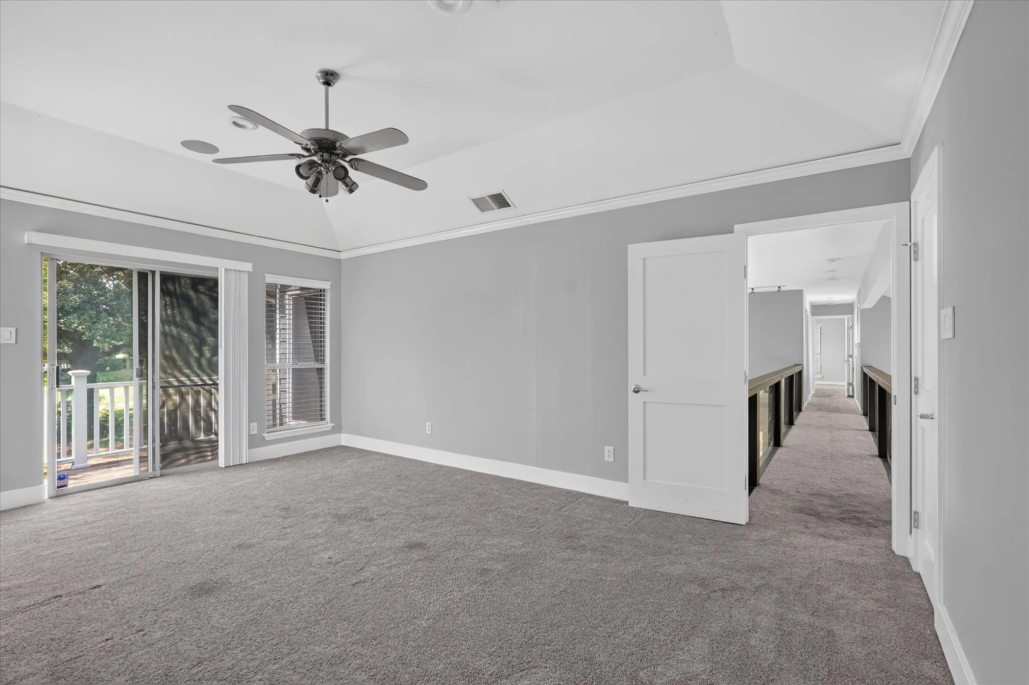 Single Family Residence For Sale in Tarrant County , 811 Turnberry Drive, Mansfield, Texas 76063, 4 Bedroom, 3 Bathroom, 2 Garage spaces, 2,906 Sqft, built in 1988, mls#21388893, Real Estate Agent in Mansfield, Homes For Sale in Tarrant county, Homes For Sale in Mansfield, Realtor in Mansfield Texas, Real Estate Brokerage Independent Realty Texas, Luminita Cordes Realtor