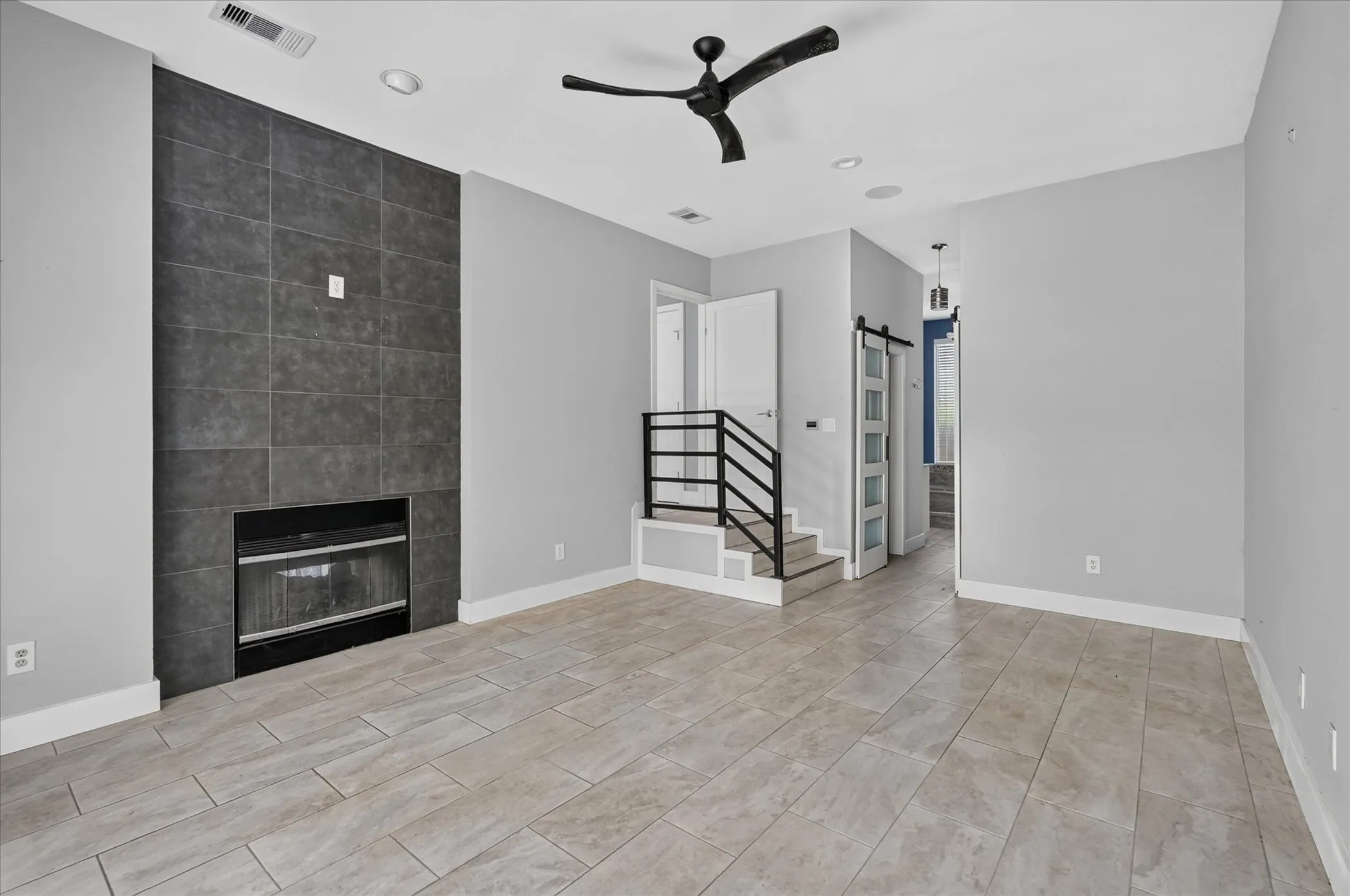 Single Family Residence For Sale in Tarrant County , 811 Turnberry Drive, Mansfield, Texas 76063, 4 Bedroom, 3 Bathroom, 2 Garage spaces, 2,906 Sqft, built in 1988, mls#21388893, Real Estate Agent in Mansfield, Homes For Sale in Tarrant county, Homes For Sale in Mansfield, Realtor in Mansfield Texas, Real Estate Brokerage Independent Realty Texas, Luminita Cordes Realtor