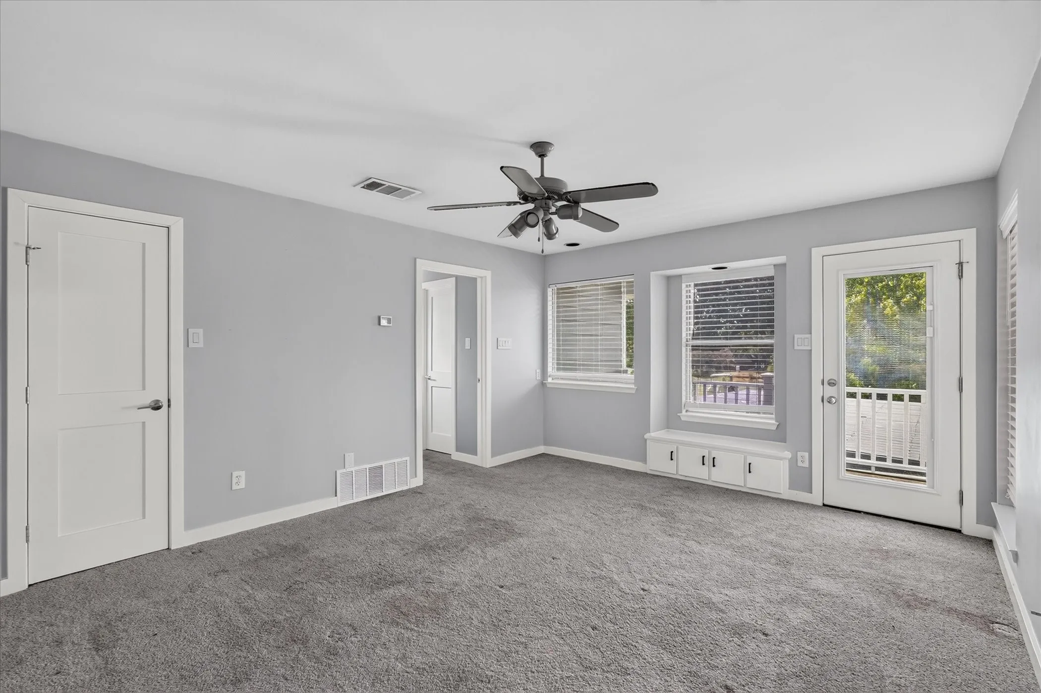 Single Family Residence For Sale in Tarrant County , 811 Turnberry Drive, Mansfield, Texas 76063, 4 Bedroom, 3 Bathroom, 2 Garage spaces, 2,906 Sqft, built in 1988, mls#21388893, Real Estate Agent in Mansfield, Homes For Sale in Tarrant county, Homes For Sale in Mansfield, Realtor in Mansfield Texas, Real Estate Brokerage Independent Realty Texas, Luminita Cordes Realtor