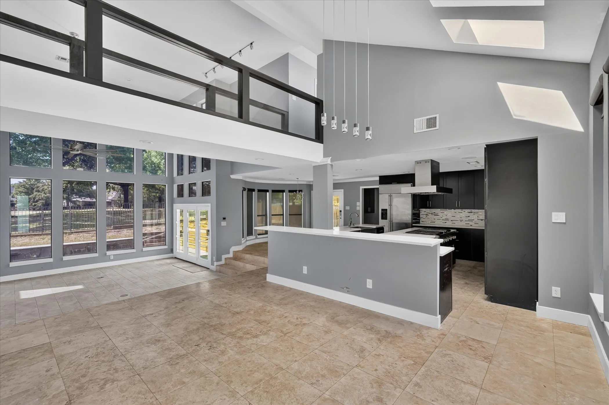 Single Family Residence For Sale in Tarrant County , 811 Turnberry Drive, Mansfield, Texas 76063, 4 Bedroom, 3 Bathroom, 2 Garage spaces, 2,906 Sqft, built in 1988, mls#21388893, Real Estate Agent in Mansfield, Homes For Sale in Tarrant county, Homes For Sale in Mansfield, Realtor in Mansfield Texas, Real Estate Brokerage Independent Realty Texas, Luminita Cordes Realtor