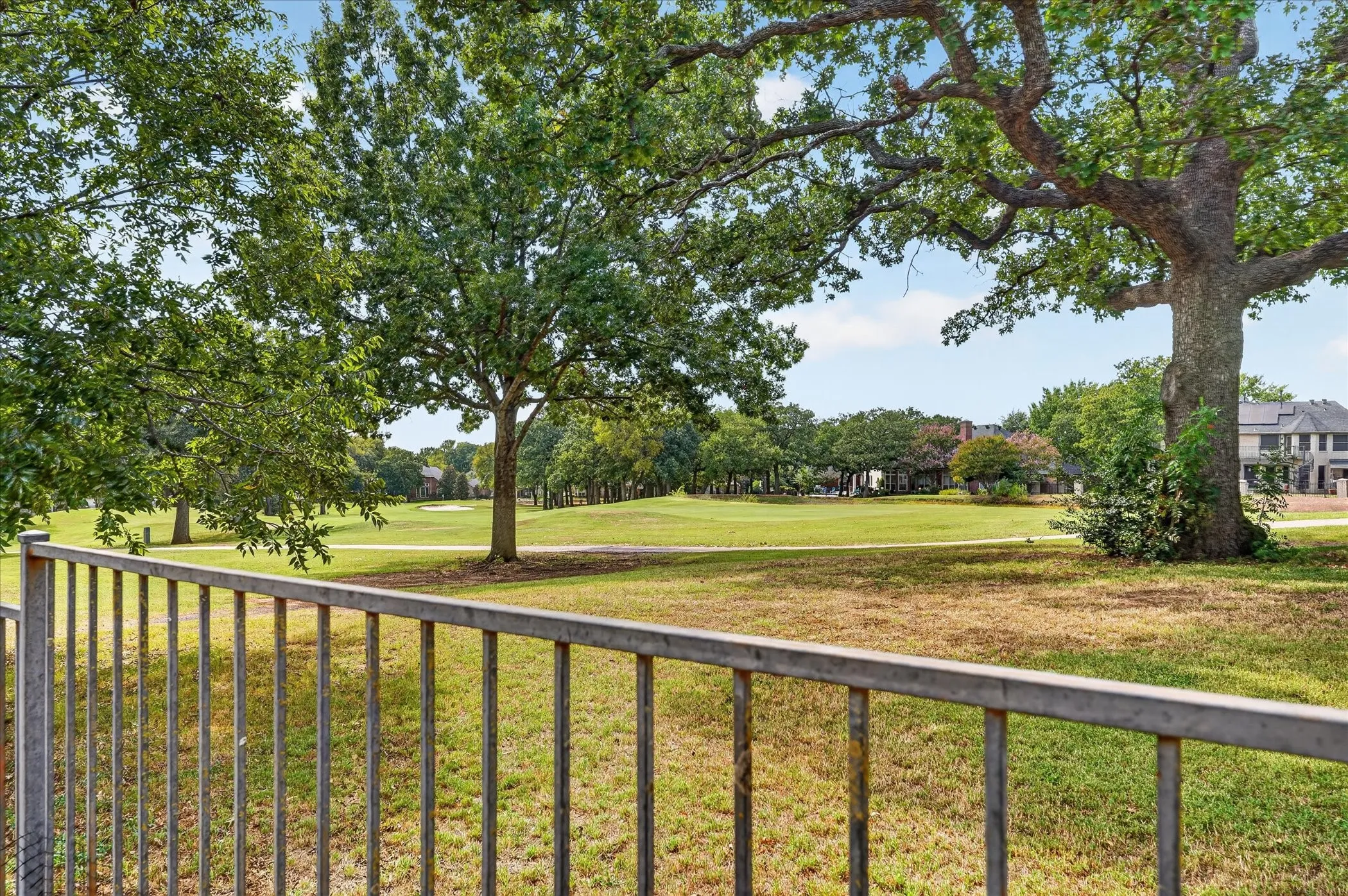Single Family Residence For Sale in Tarrant County , 811 Turnberry Drive, Mansfield, Texas 76063, 4 Bedroom, 3 Bathroom, 2 Garage spaces, 2,906 Sqft, built in 1988, mls#21388893, Real Estate Agent in Mansfield, Homes For Sale in Tarrant county, Homes For Sale in Mansfield, Realtor in Mansfield Texas, Real Estate Brokerage Independent Realty Texas, Luminita Cordes Realtor