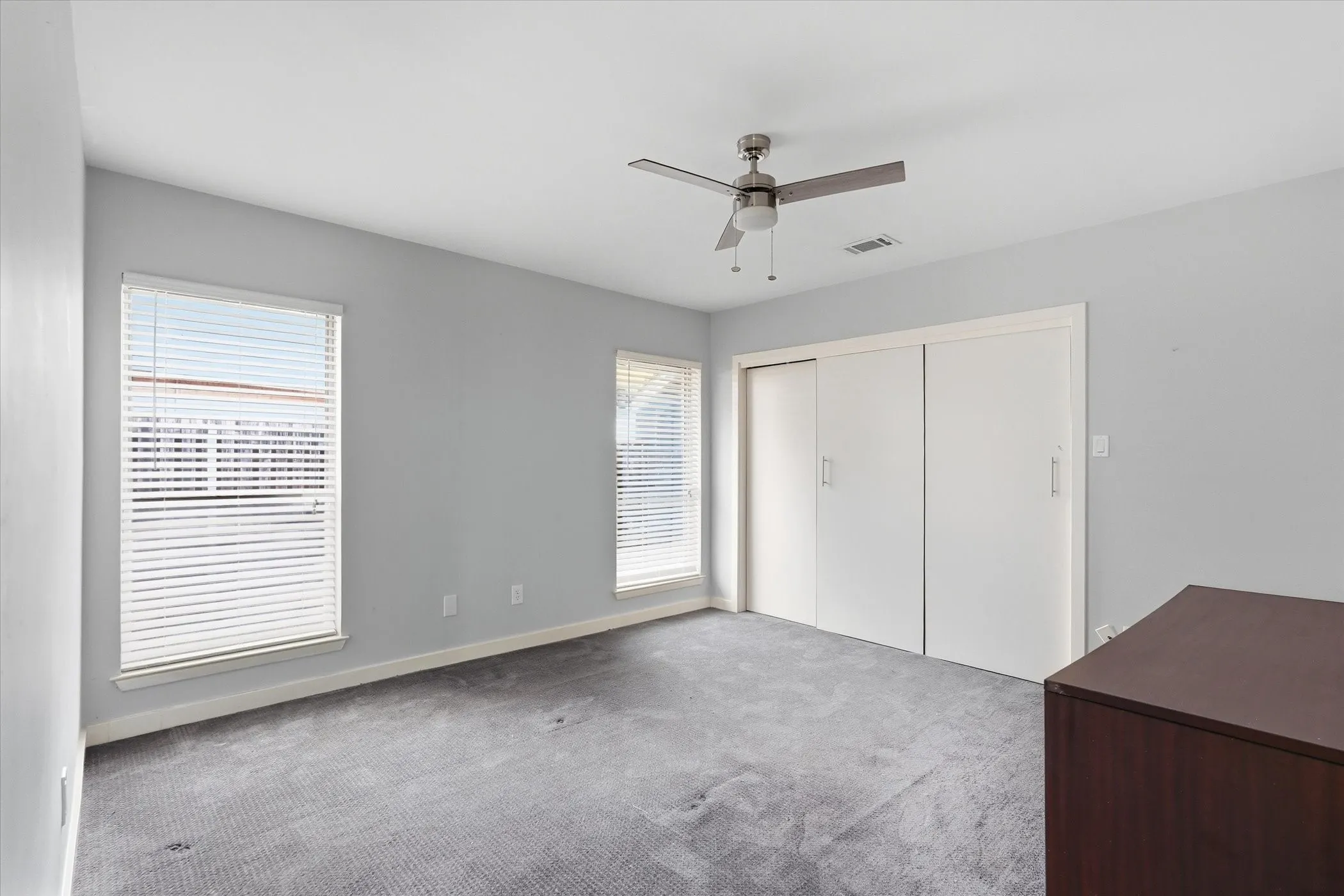 Single Family Residence For Sale in Tarrant County , 811 Turnberry Drive, Mansfield, Texas 76063, 4 Bedroom, 3 Bathroom, 2 Garage spaces, 2,906 Sqft, built in 1988, mls#21388893, Real Estate Agent in Mansfield, Homes For Sale in Tarrant county, Homes For Sale in Mansfield, Realtor in Mansfield Texas, Real Estate Brokerage Independent Realty Texas, Luminita Cordes Realtor