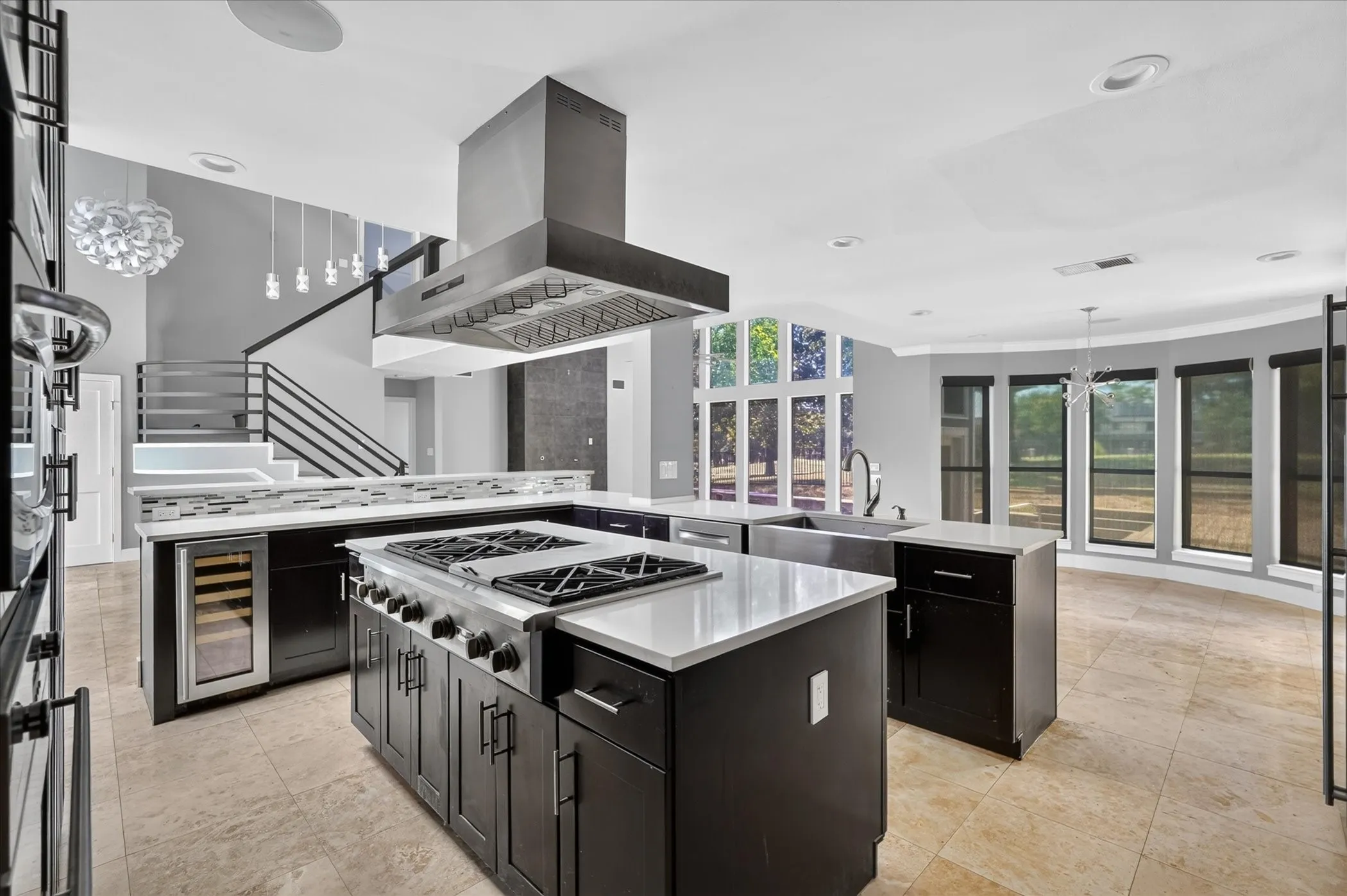 Single Family Residence For Sale in Tarrant County , 811 Turnberry Drive, Mansfield, Texas 76063, 4 Bedroom, 3 Bathroom, 2 Garage spaces, 2,906 Sqft, built in 1988, mls#21388893, Real Estate Agent in Mansfield, Homes For Sale in Tarrant county, Homes For Sale in Mansfield, Realtor in Mansfield Texas, Real Estate Brokerage Independent Realty Texas, Luminita Cordes Realtor