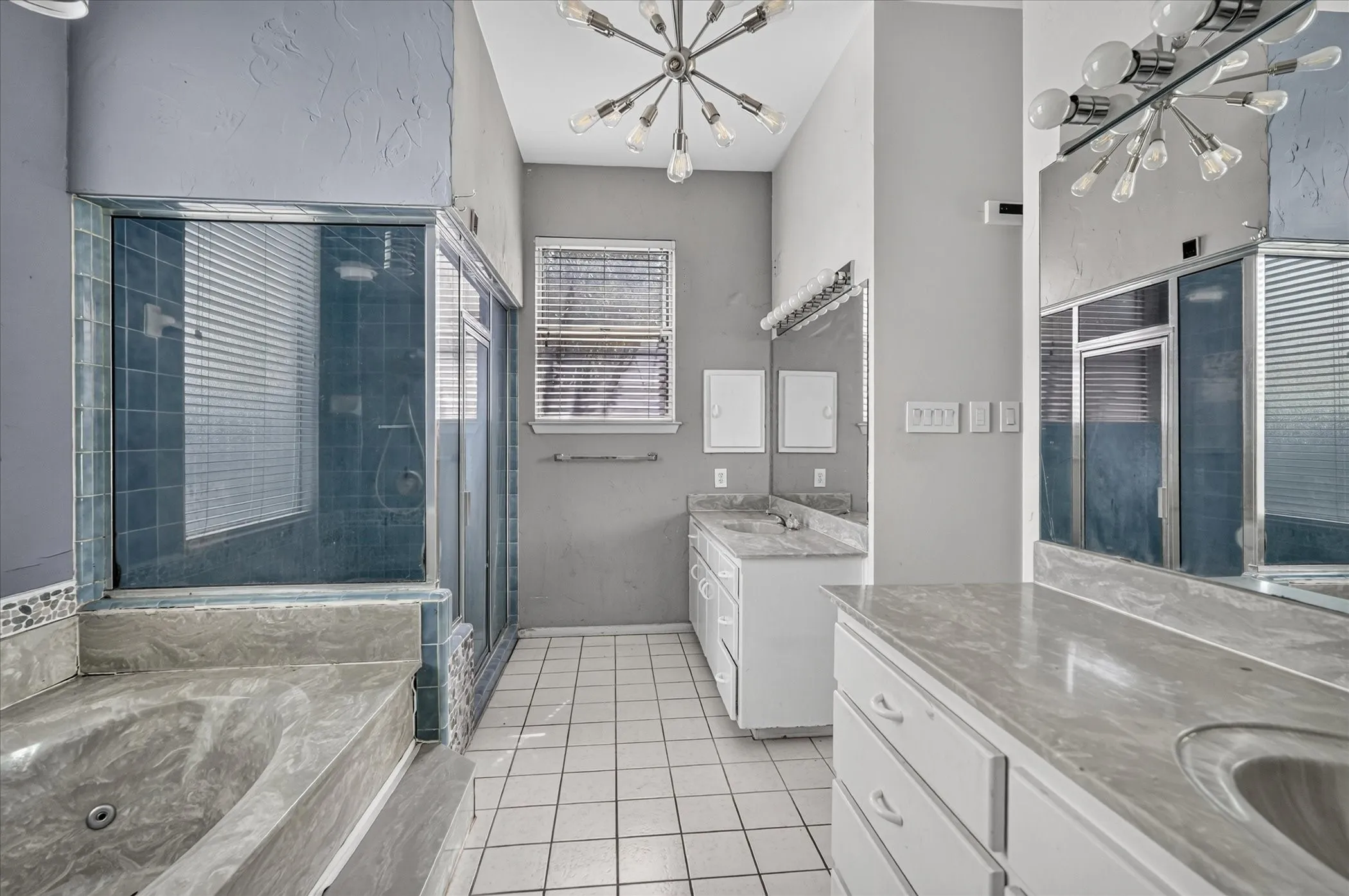 Single Family Residence For Sale in Tarrant County , 811 Turnberry Drive, Mansfield, Texas 76063, 4 Bedroom, 3 Bathroom, 2 Garage spaces, 2,906 Sqft, built in 1988, mls#21388893, Real Estate Agent in Mansfield, Homes For Sale in Tarrant county, Homes For Sale in Mansfield, Realtor in Mansfield Texas, Real Estate Brokerage Independent Realty Texas, Luminita Cordes Realtor