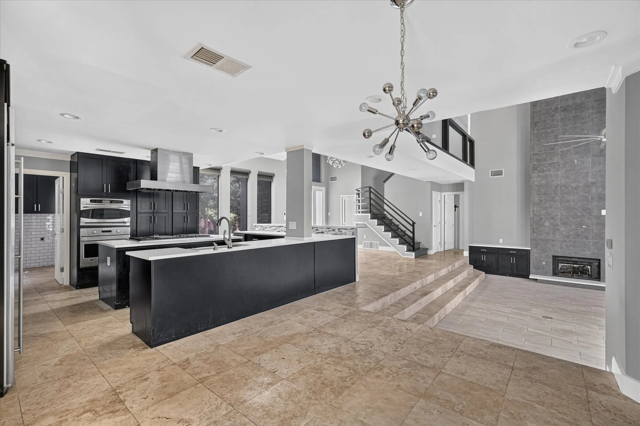 Single Family Residence For Sale in Tarrant County , 811 Turnberry Drive, Mansfield, Texas 76063, 4 Bedroom, 3 Bathroom, 2 Garage spaces, 2,906 Sqft, built in 1988, mls#21388893, Real Estate Agent in Mansfield, Homes For Sale in Tarrant county, Homes For Sale in Mansfield, Realtor in Mansfield Texas, Real Estate Brokerage Independent Realty Texas, Luminita Cordes Realtor
