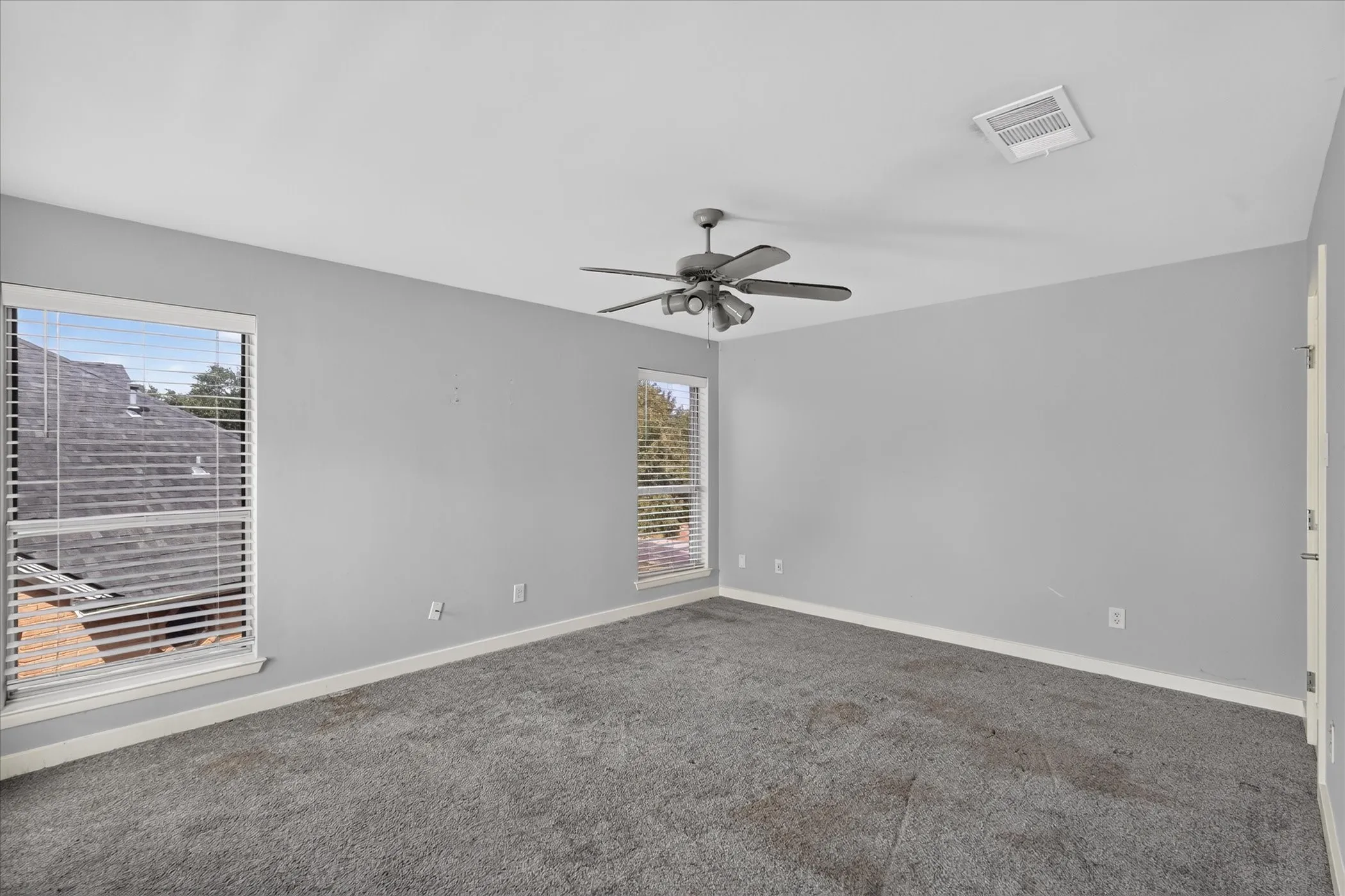 Single Family Residence For Sale in Tarrant County , 811 Turnberry Drive, Mansfield, Texas 76063, 4 Bedroom, 3 Bathroom, 2 Garage spaces, 2,906 Sqft, built in 1988, mls#21388893, Real Estate Agent in Mansfield, Homes For Sale in Tarrant county, Homes For Sale in Mansfield, Realtor in Mansfield Texas, Real Estate Brokerage Independent Realty Texas, Luminita Cordes Realtor