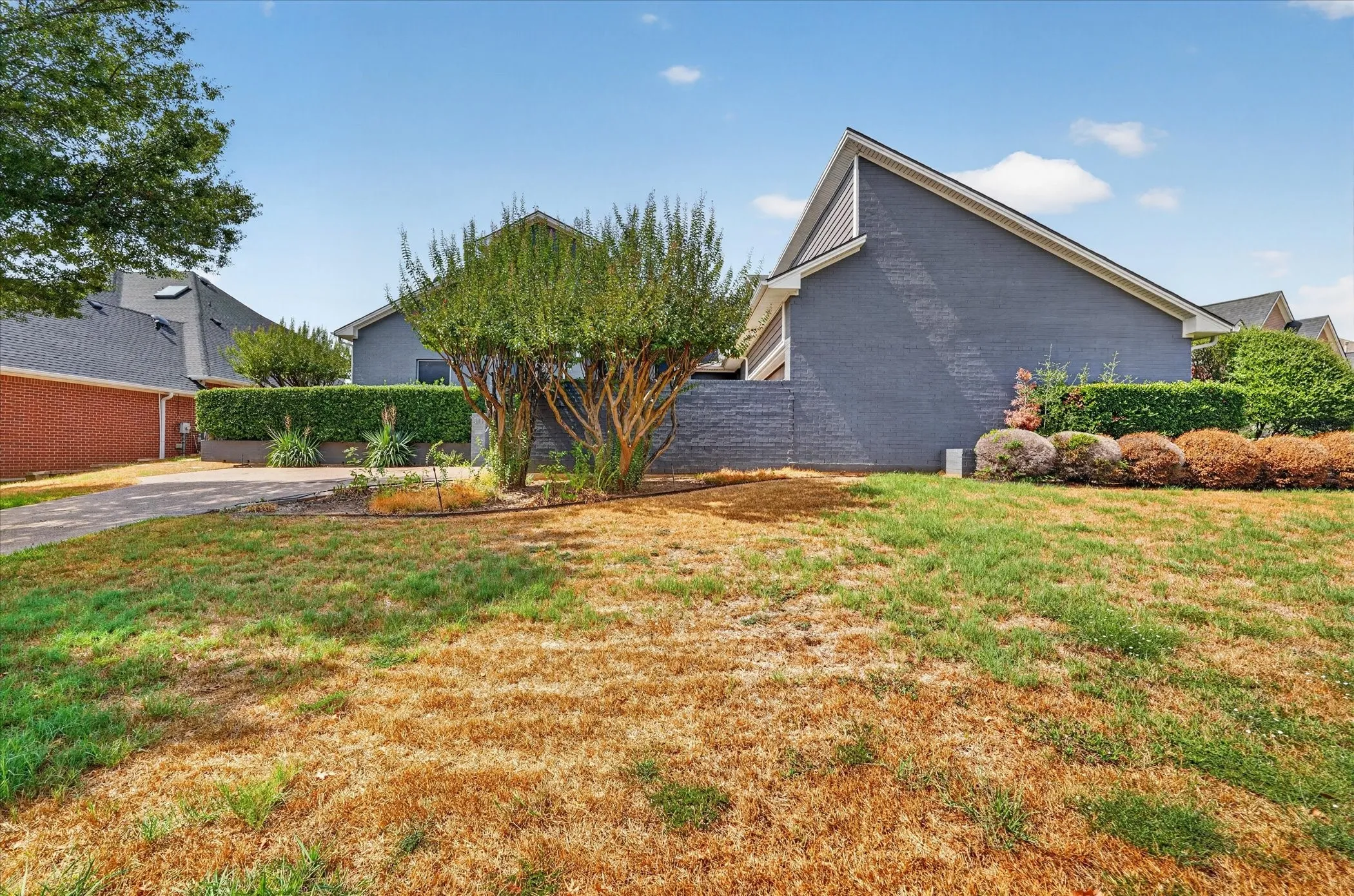 Single Family Residence For Sale in Tarrant County , 811 Turnberry Drive, Mansfield, Texas 76063, 4 Bedroom, 3 Bathroom, 2 Garage spaces, 2,906 Sqft, built in 1988, mls#21388893, Real Estate Agent in Mansfield, Homes For Sale in Tarrant county, Homes For Sale in Mansfield, Realtor in Mansfield Texas, Real Estate Brokerage Independent Realty Texas, Luminita Cordes Realtor