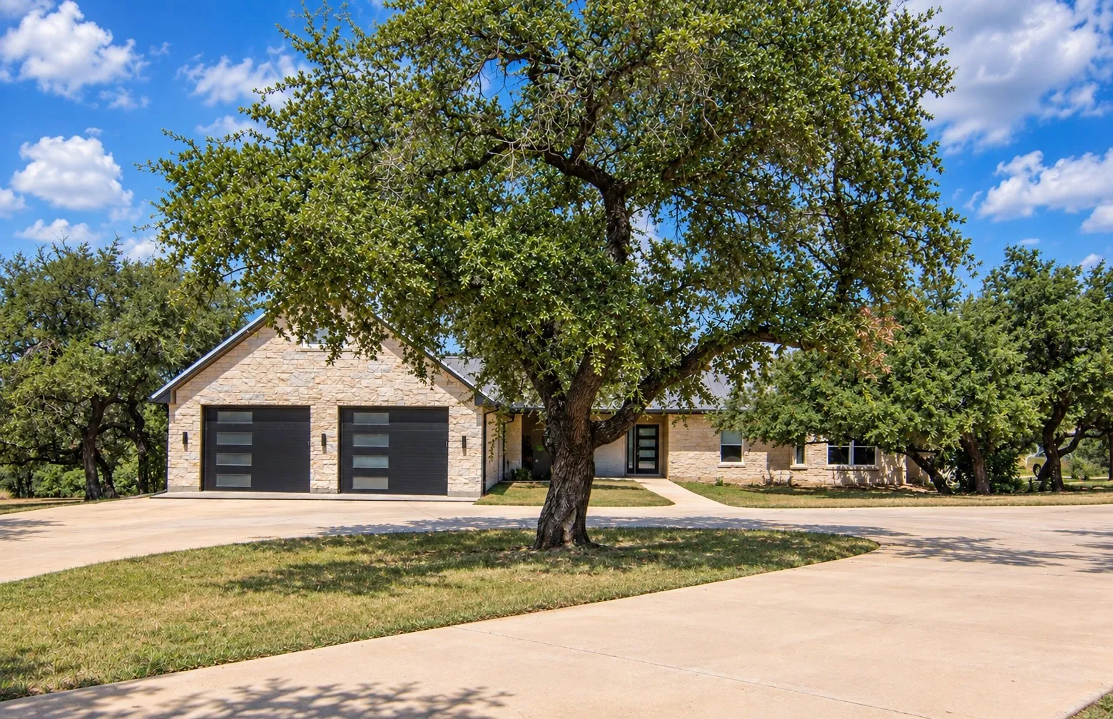 Single Family Residence For Sale in Travis County , 20608 Live Oak Street, Leander, Texas 78641, 4 Bedroom, 4 Bathroom, 2 Garage spaces, 3,637 Sqft, built in 2001, mls#21388895, Real Estate Agent in Leander, Homes For Sale in Travis county, Homes For Sale in Leander, Realtor in Leander Texas, Real Estate Brokerage Independent Realty Texas, Luminita Cordes Realtor