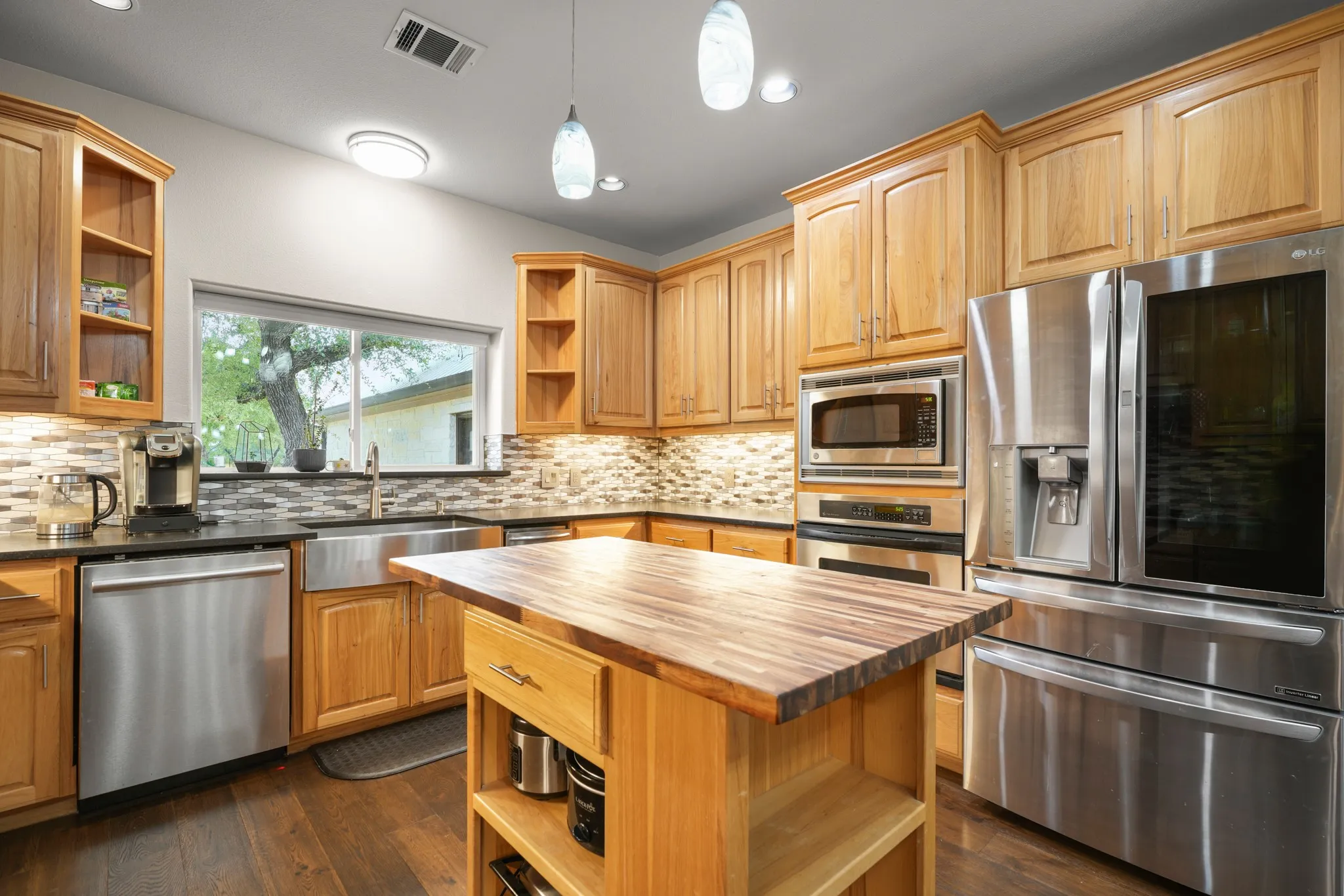 Single Family Residence For Sale in Travis County , 20608 Live Oak Street, Leander, Texas 78641, 4 Bedroom, 4 Bathroom, 2 Garage spaces, 3,637 Sqft, built in 2001, mls#21388895, Real Estate Agent in Leander, Homes For Sale in Travis county, Homes For Sale in Leander, Realtor in Leander Texas, Real Estate Brokerage Independent Realty Texas, Luminita Cordes Realtor