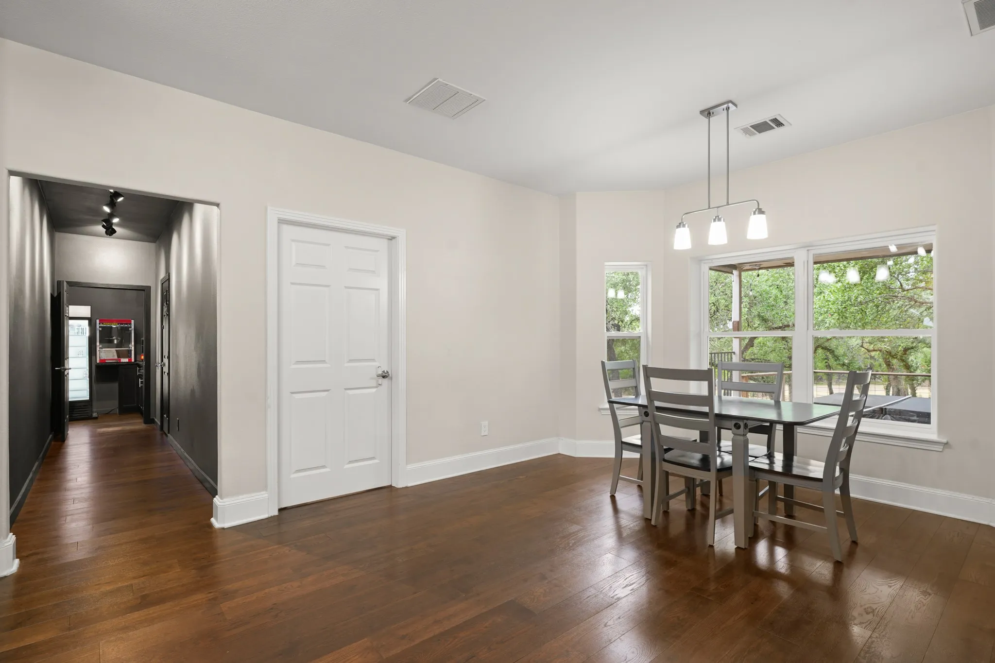 Single Family Residence For Sale in Travis County , 20608 Live Oak Street, Leander, Texas 78641, 4 Bedroom, 4 Bathroom, 2 Garage spaces, 3,637 Sqft, built in 2001, mls#21388895, Real Estate Agent in Leander, Homes For Sale in Travis county, Homes For Sale in Leander, Realtor in Leander Texas, Real Estate Brokerage Independent Realty Texas, Luminita Cordes Realtor