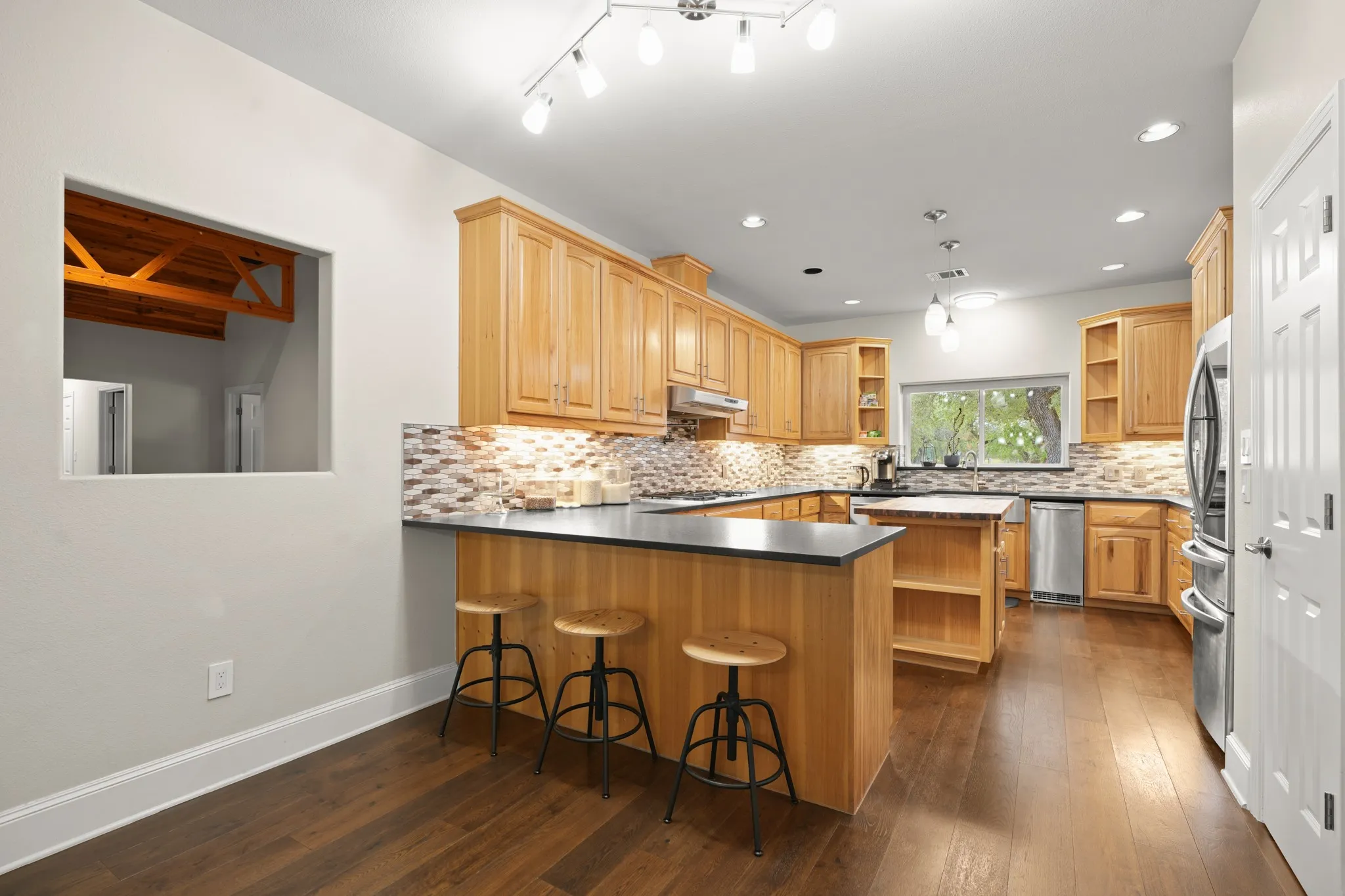 Single Family Residence For Sale in Travis County , 20608 Live Oak Street, Leander, Texas 78641, 4 Bedroom, 4 Bathroom, 2 Garage spaces, 3,637 Sqft, built in 2001, mls#21388895, Real Estate Agent in Leander, Homes For Sale in Travis county, Homes For Sale in Leander, Realtor in Leander Texas, Real Estate Brokerage Independent Realty Texas, Luminita Cordes Realtor