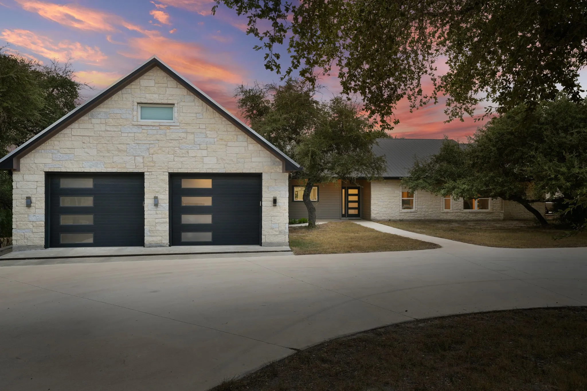 Single Family Residence For Sale in Travis County , 20608 Live Oak Street, Leander, Texas 78641, 4 Bedroom, 4 Bathroom, 2 Garage spaces, 3,637 Sqft, built in 2001, mls#21388895, Real Estate Agent in Leander, Homes For Sale in Travis county, Homes For Sale in Leander, Realtor in Leander Texas, Real Estate Brokerage Independent Realty Texas, Luminita Cordes Realtor