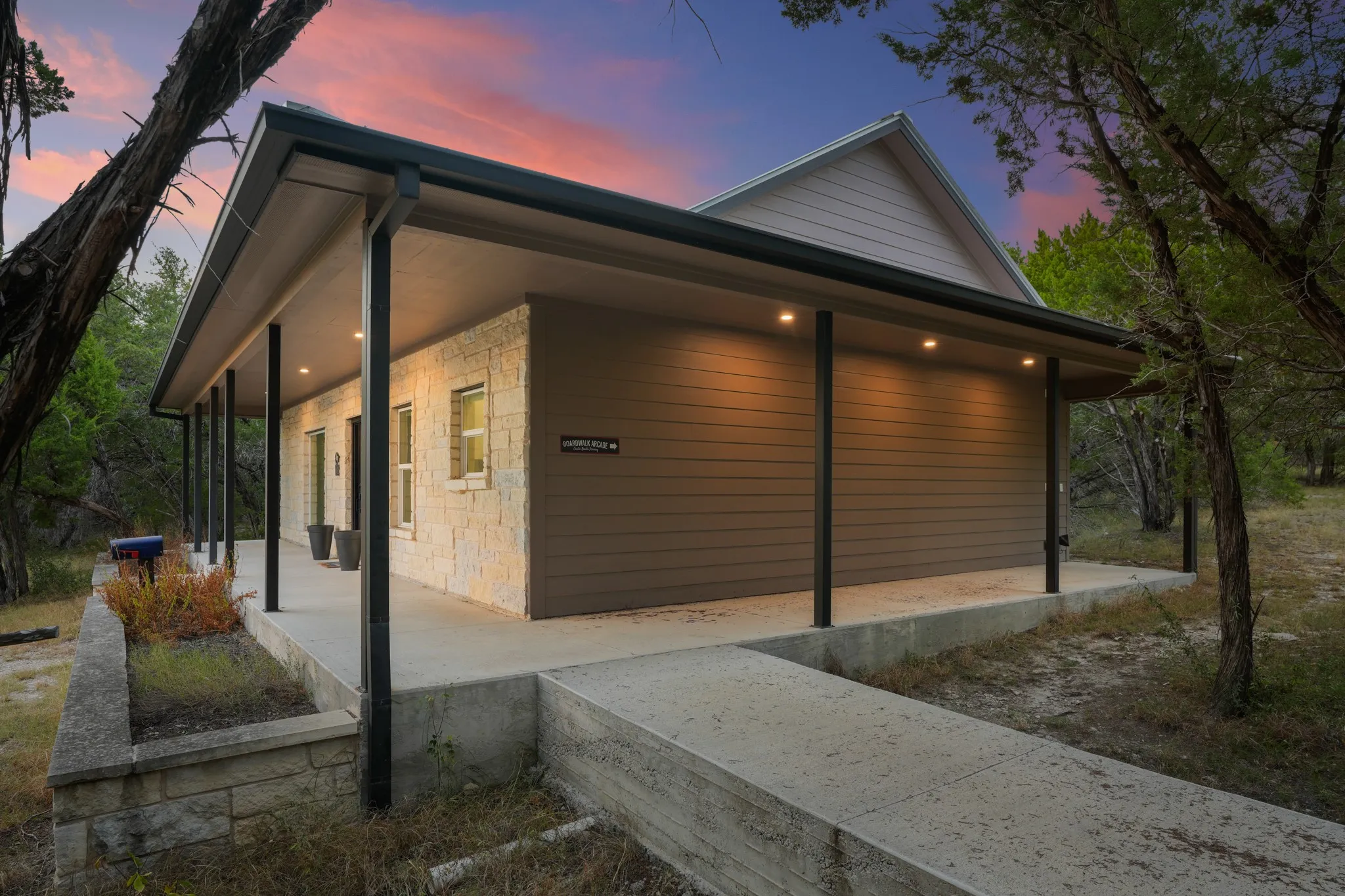Single Family Residence For Sale in Travis County , 20608 Live Oak Street, Leander, Texas 78641, 4 Bedroom, 4 Bathroom, 2 Garage spaces, 3,637 Sqft, built in 2001, mls#21388895, Real Estate Agent in Leander, Homes For Sale in Travis county, Homes For Sale in Leander, Realtor in Leander Texas, Real Estate Brokerage Independent Realty Texas, Luminita Cordes Realtor