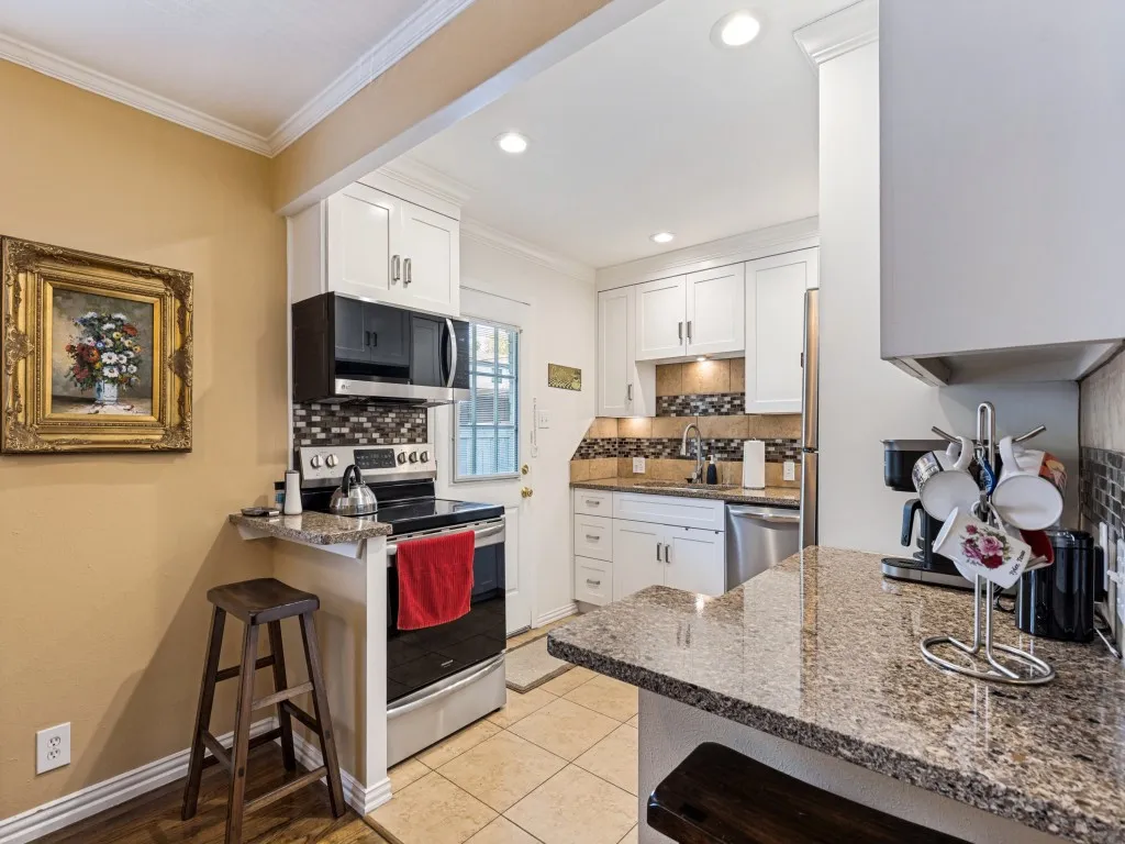 Condominium For Sale in Dallas County , 5019 N Hall Street 5019, Dallas, Texas 75235, 2 Bedroom, 2 Bathroom, Garage spaces, 1,072 Sqft, built in 1954, mls#21384889, Real Estate Agent in Dallas, Homes For Sale in Dallas county, Homes For Sale in Dallas, Realtor in Dallas Texas, Real Estate Brokerage Independent Realty Texas, Luminita Cordes Realtor