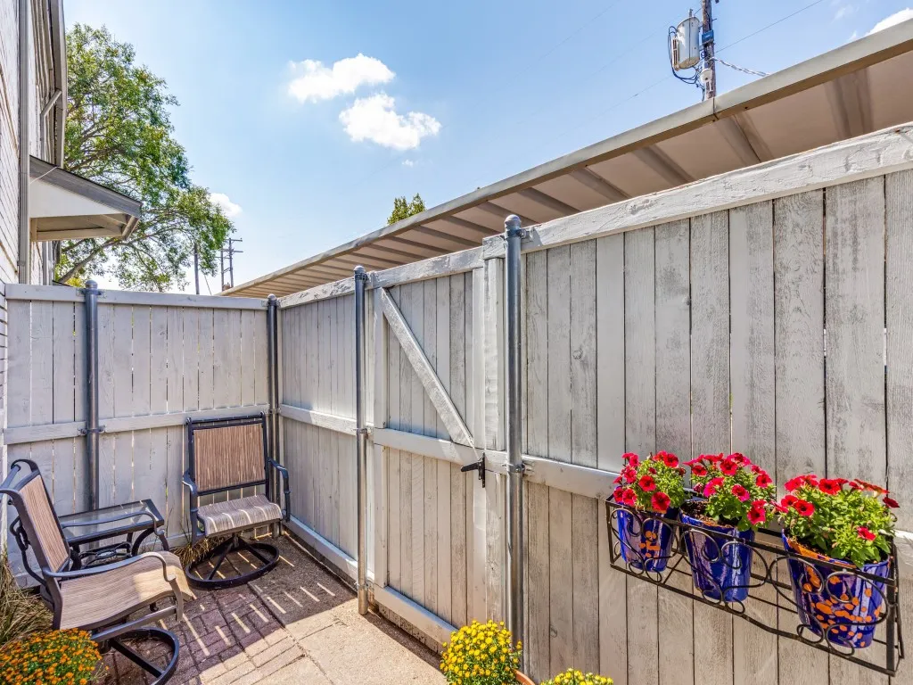 Condominium For Sale in Dallas County , 5019 N Hall Street 5019, Dallas, Texas 75235, 2 Bedroom, 2 Bathroom, Garage spaces, 1,072 Sqft, built in 1954, mls#21384889, Real Estate Agent in Dallas, Homes For Sale in Dallas county, Homes For Sale in Dallas, Realtor in Dallas Texas, Real Estate Brokerage Independent Realty Texas, Luminita Cordes Realtor