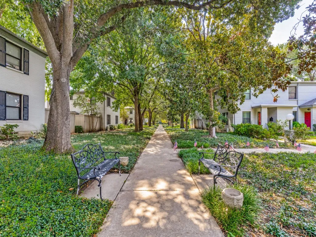 Condominium For Sale in Dallas County , 5019 N Hall Street 5019, Dallas, Texas 75235, 2 Bedroom, 2 Bathroom, Garage spaces, 1,072 Sqft, built in 1954, mls#21384889, Real Estate Agent in Dallas, Homes For Sale in Dallas county, Homes For Sale in Dallas, Realtor in Dallas Texas, Real Estate Brokerage Independent Realty Texas, Luminita Cordes Realtor