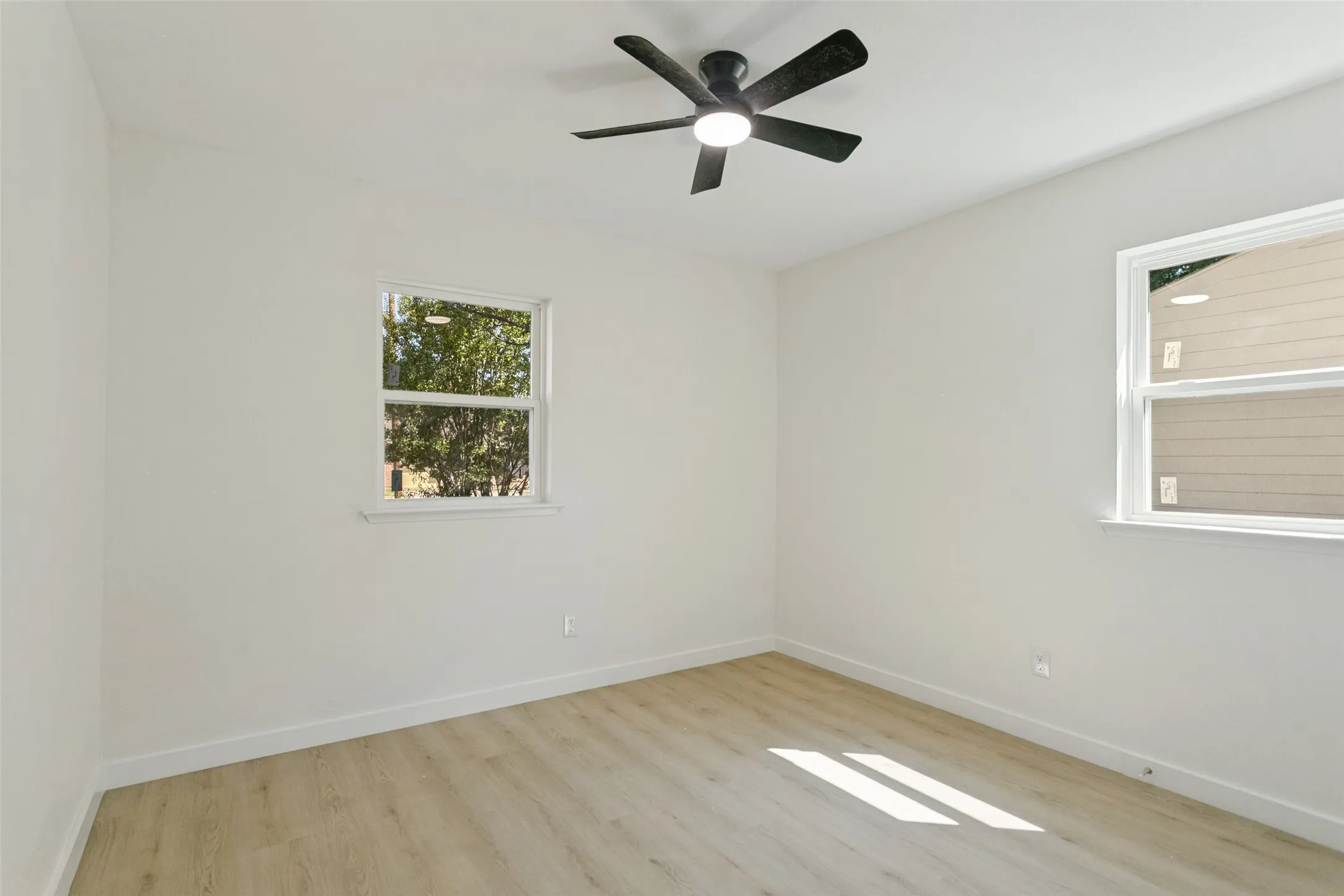Single Family Residence For Sale in Collin County , 2812 E 15th Street, Plano, Texas 75074, 4 Bedroom, 2 Bathroom, Garage spaces, 1,304 Sqft, built in 1962, mls#21388900, Real Estate Agent in Plano, Homes For Sale in Collin county, Homes For Sale in Plano, Realtor in Plano Texas, Real Estate Brokerage Independent Realty Texas, Luminita Cordes Realtor