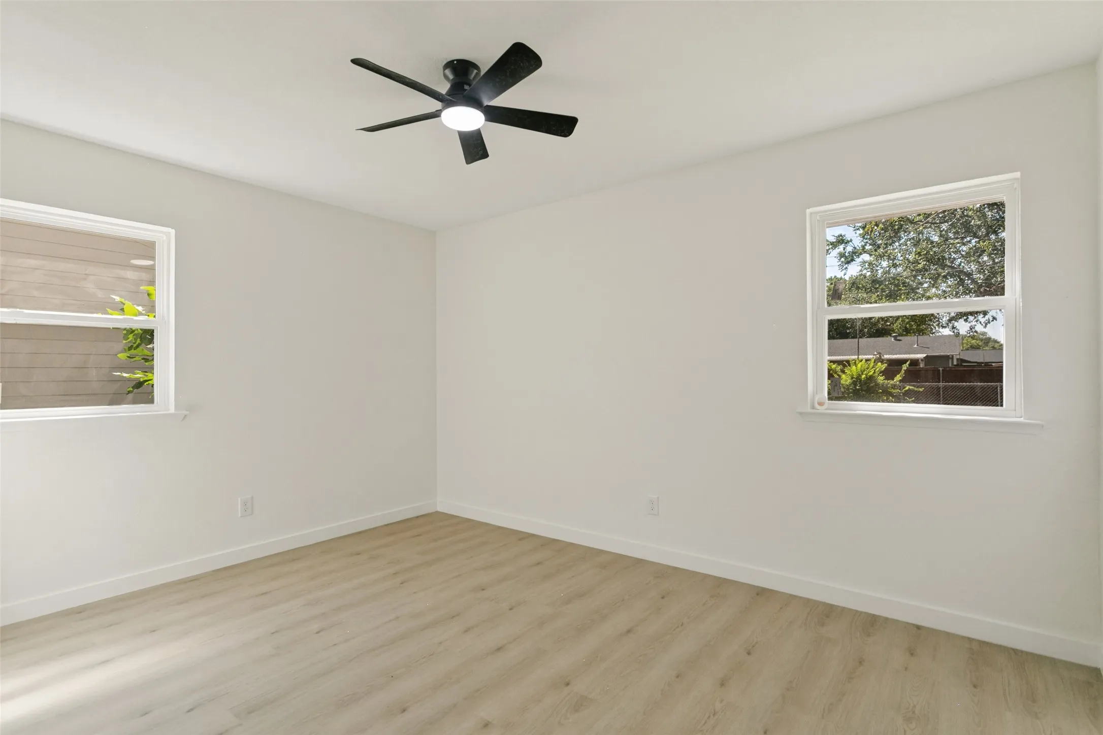 Single Family Residence For Sale in Collin County , 2812 E 15th Street, Plano, Texas 75074, 4 Bedroom, 2 Bathroom, Garage spaces, 1,304 Sqft, built in 1962, mls#21388900, Real Estate Agent in Plano, Homes For Sale in Collin county, Homes For Sale in Plano, Realtor in Plano Texas, Real Estate Brokerage Independent Realty Texas, Luminita Cordes Realtor