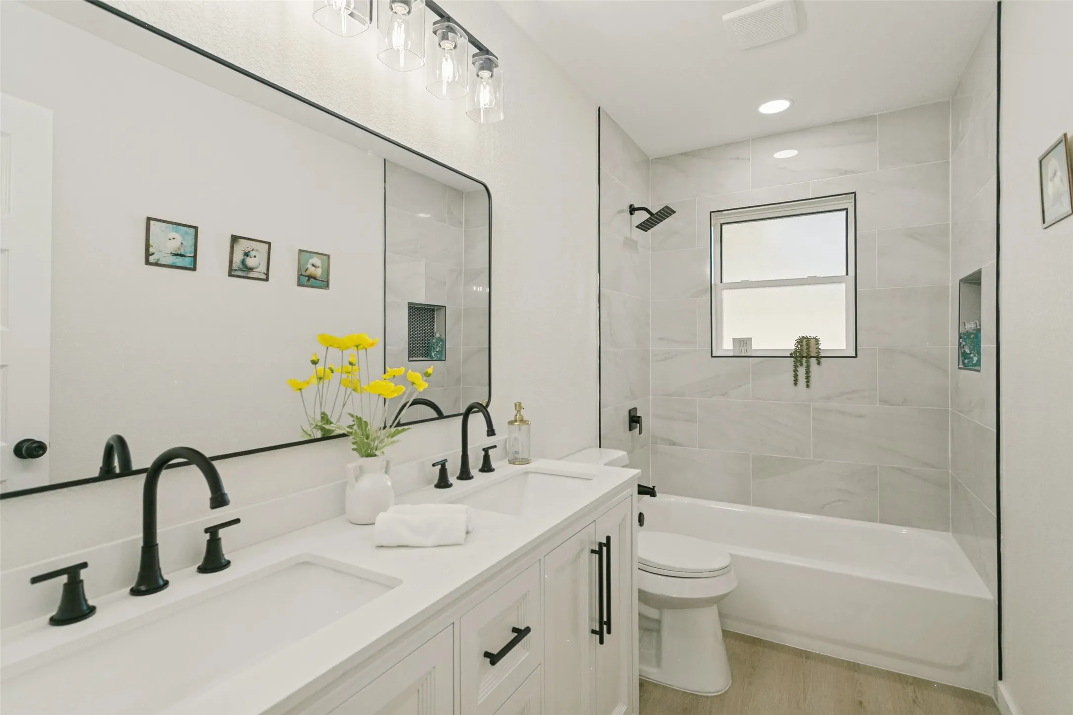 Single Family Residence For Sale in Collin County , 2812 E 15th Street, Plano, Texas 75074, 4 Bedroom, 2 Bathroom, Garage spaces, 1,304 Sqft, built in 1962, mls#21388900, Real Estate Agent in Plano, Homes For Sale in Collin county, Homes For Sale in Plano, Realtor in Plano Texas, Real Estate Brokerage Independent Realty Texas, Luminita Cordes Realtor