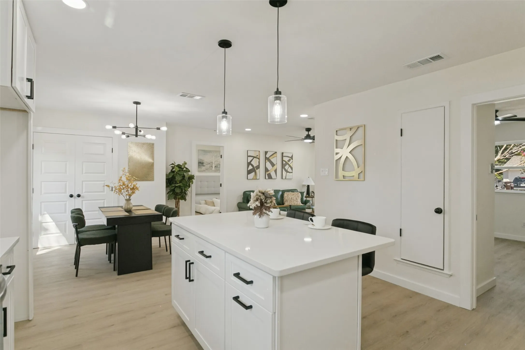Single Family Residence For Sale in Collin County , 2812 E 15th Street, Plano, Texas 75074, 4 Bedroom, 2 Bathroom, Garage spaces, 1,304 Sqft, built in 1962, mls#21388900, Real Estate Agent in Plano, Homes For Sale in Collin county, Homes For Sale in Plano, Realtor in Plano Texas, Real Estate Brokerage Independent Realty Texas, Luminita Cordes Realtor