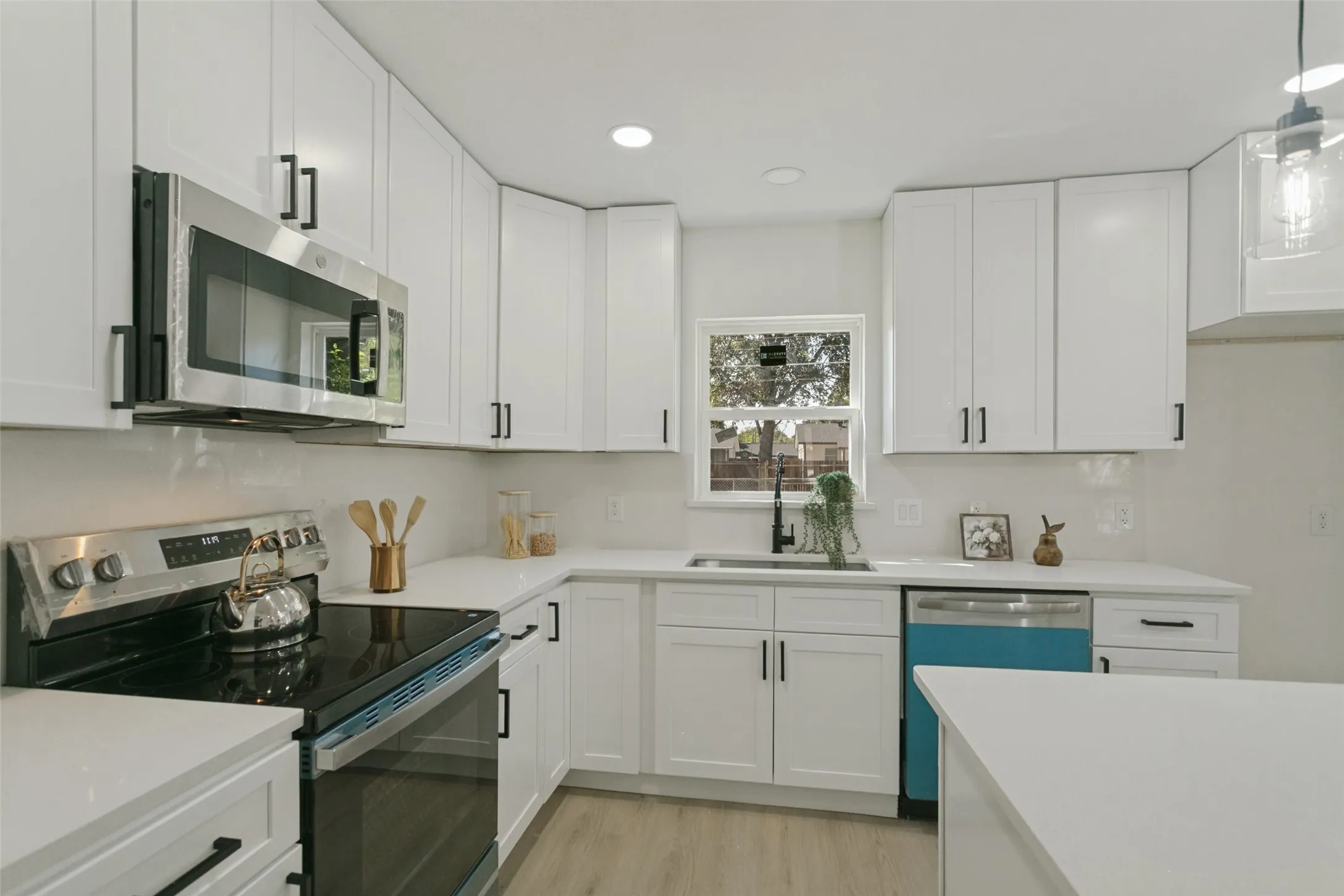 Single Family Residence For Sale in Collin County , 2812 E 15th Street, Plano, Texas 75074, 4 Bedroom, 2 Bathroom, Garage spaces, 1,304 Sqft, built in 1962, mls#21388900, Real Estate Agent in Plano, Homes For Sale in Collin county, Homes For Sale in Plano, Realtor in Plano Texas, Real Estate Brokerage Independent Realty Texas, Luminita Cordes Realtor