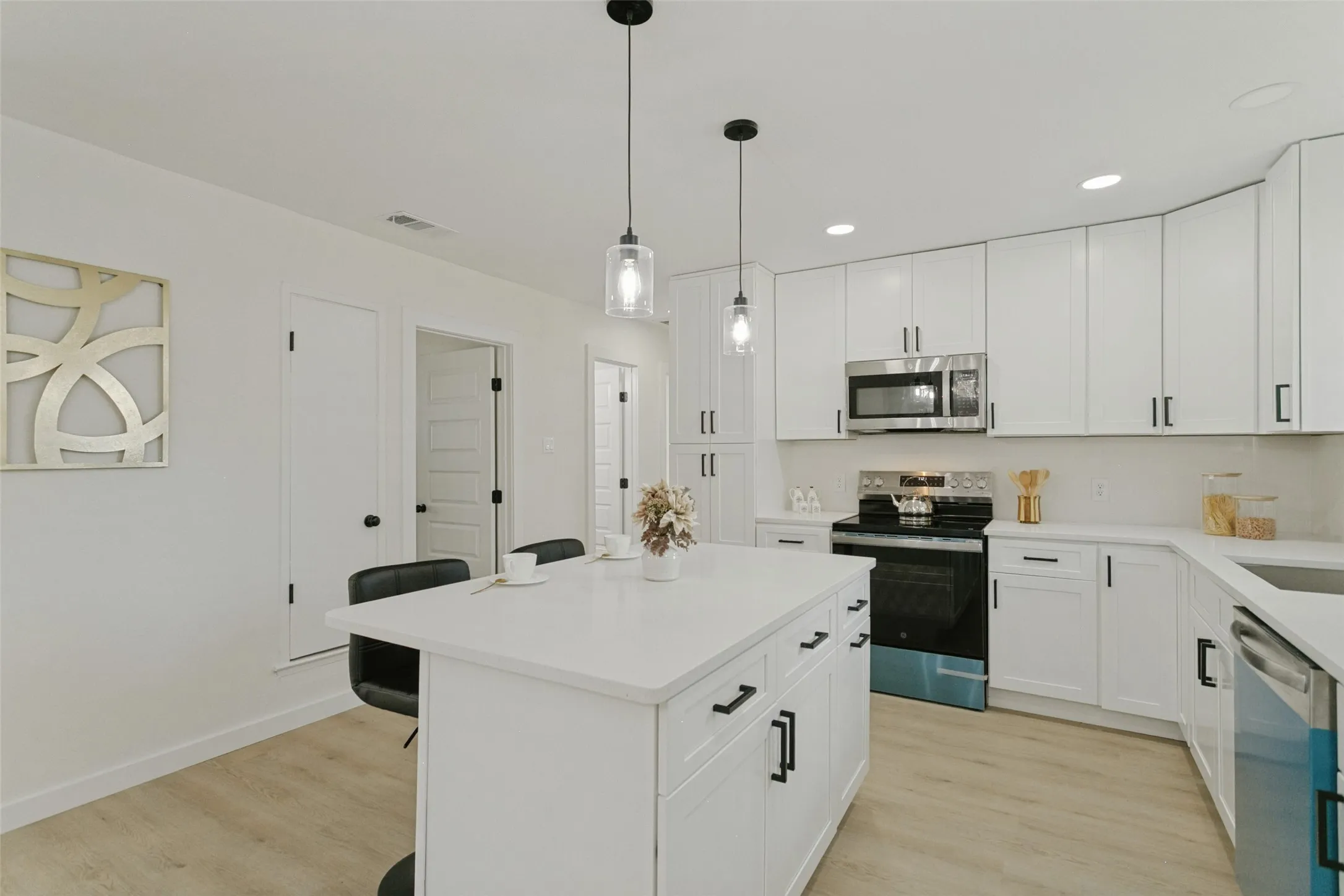 Single Family Residence For Sale in Collin County , 2812 E 15th Street, Plano, Texas 75074, 4 Bedroom, 2 Bathroom, Garage spaces, 1,304 Sqft, built in 1962, mls#21388900, Real Estate Agent in Plano, Homes For Sale in Collin county, Homes For Sale in Plano, Realtor in Plano Texas, Real Estate Brokerage Independent Realty Texas, Luminita Cordes Realtor
