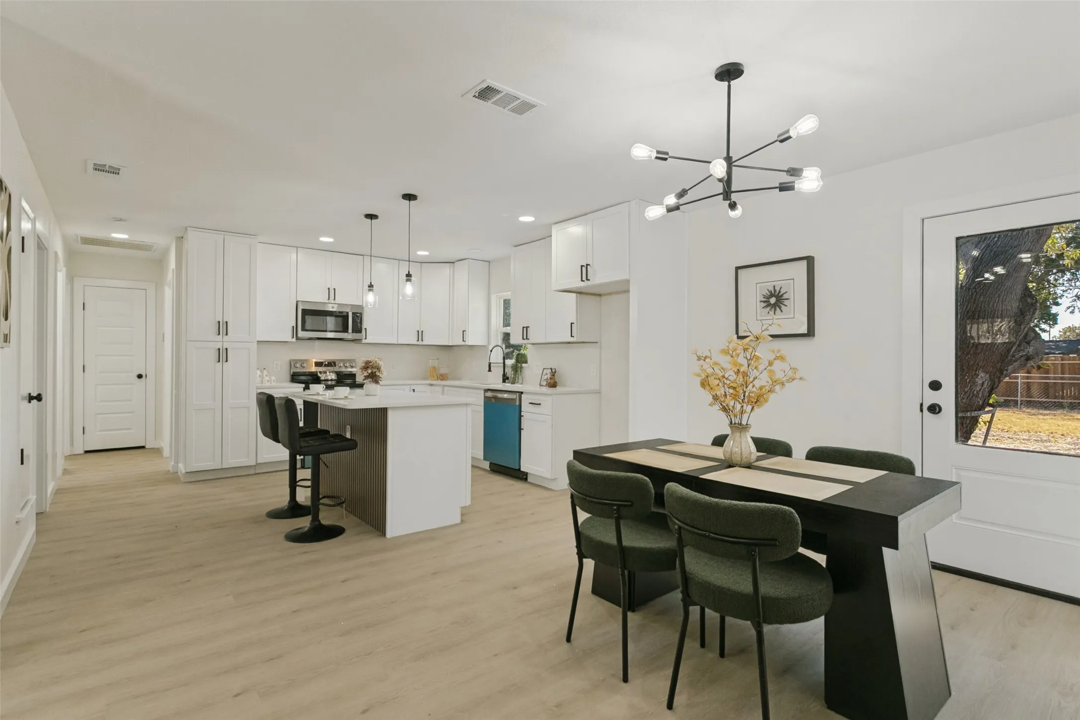 Single Family Residence For Sale in Collin County , 2812 E 15th Street, Plano, Texas 75074, 4 Bedroom, 2 Bathroom, Garage spaces, 1,304 Sqft, built in 1962, mls#21388900, Real Estate Agent in Plano, Homes For Sale in Collin county, Homes For Sale in Plano, Realtor in Plano Texas, Real Estate Brokerage Independent Realty Texas, Luminita Cordes Realtor