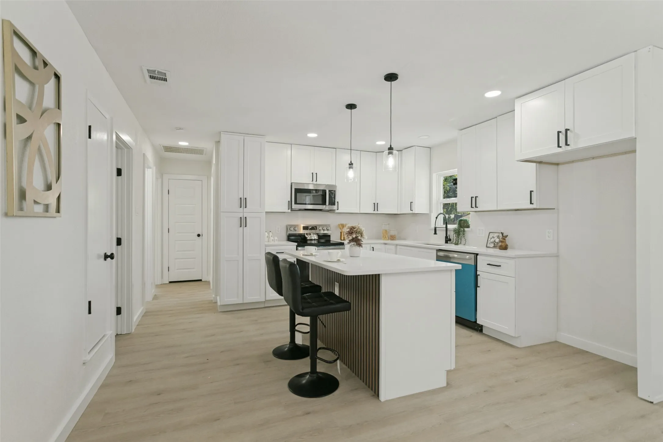 Single Family Residence For Sale in Collin County , 2812 E 15th Street, Plano, Texas 75074, 4 Bedroom, 2 Bathroom, Garage spaces, 1,304 Sqft, built in 1962, mls#21388900, Real Estate Agent in Plano, Homes For Sale in Collin county, Homes For Sale in Plano, Realtor in Plano Texas, Real Estate Brokerage Independent Realty Texas, Luminita Cordes Realtor