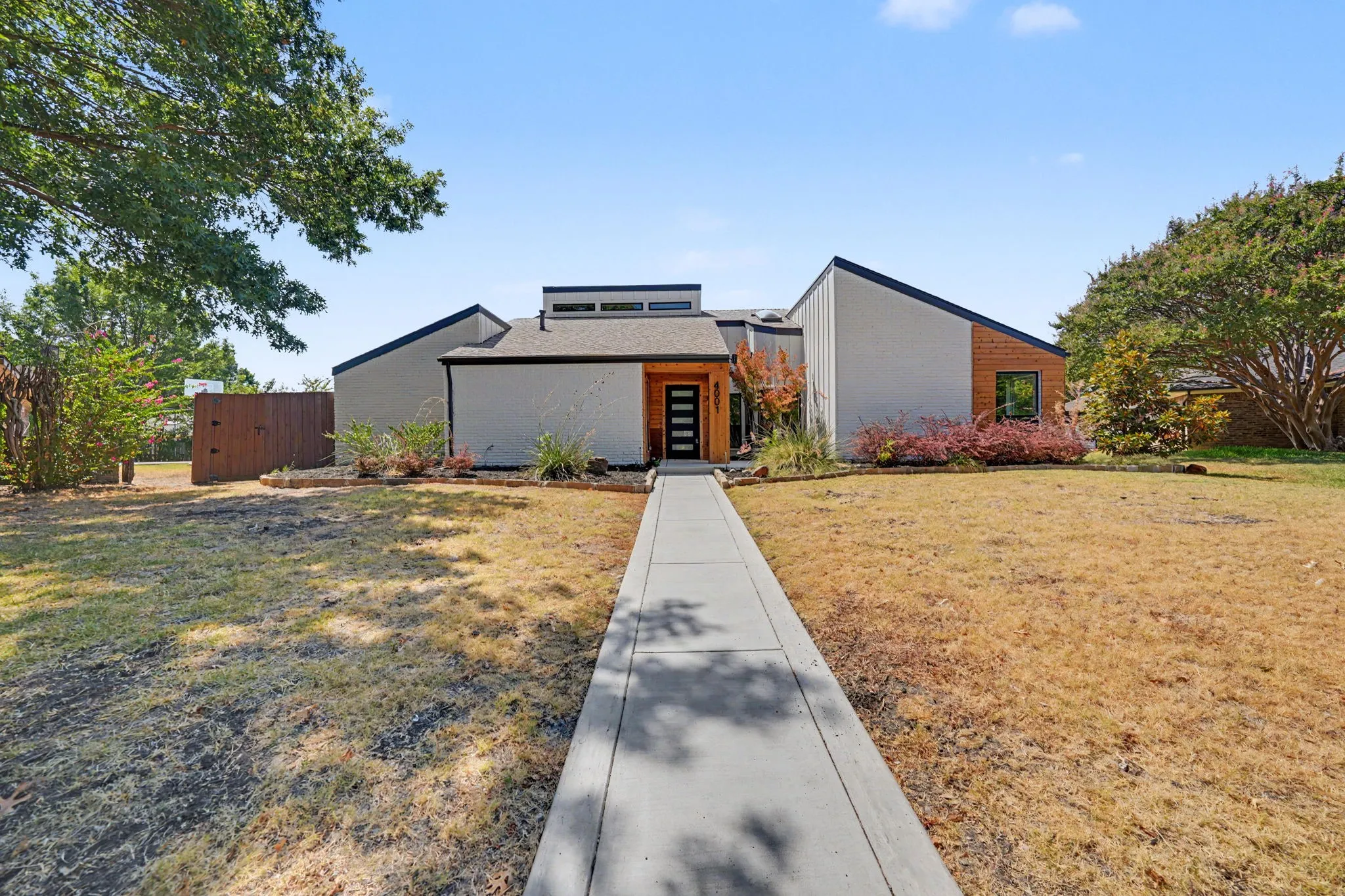 Single Family Residence For Rent in Collin County , 4001 Bullock Drive, Plano, Texas 75023, 5 Bedroom, 4 Bathroom, 2 Garage spaces, 2,686 Sqft, built in 1978, mls#21388899, Real Estate Agent in Plano, Homes For Rent in Collin county, Homes For Rent in Plano, Realtor in Plano Texas, Real Estate Brokerage Independent Realty Texas, Luminita Cordes Realtor