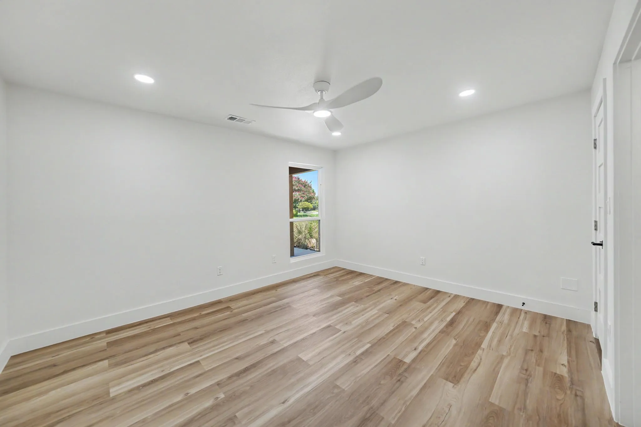 Single Family Residence For Rent in Collin County , 4001 Bullock Drive, Plano, Texas 75023, 5 Bedroom, 4 Bathroom, 2 Garage spaces, 2,686 Sqft, built in 1978, mls#21388899, Real Estate Agent in Plano, Homes For Rent in Collin county, Homes For Rent in Plano, Realtor in Plano Texas, Real Estate Brokerage Independent Realty Texas, Luminita Cordes Realtor