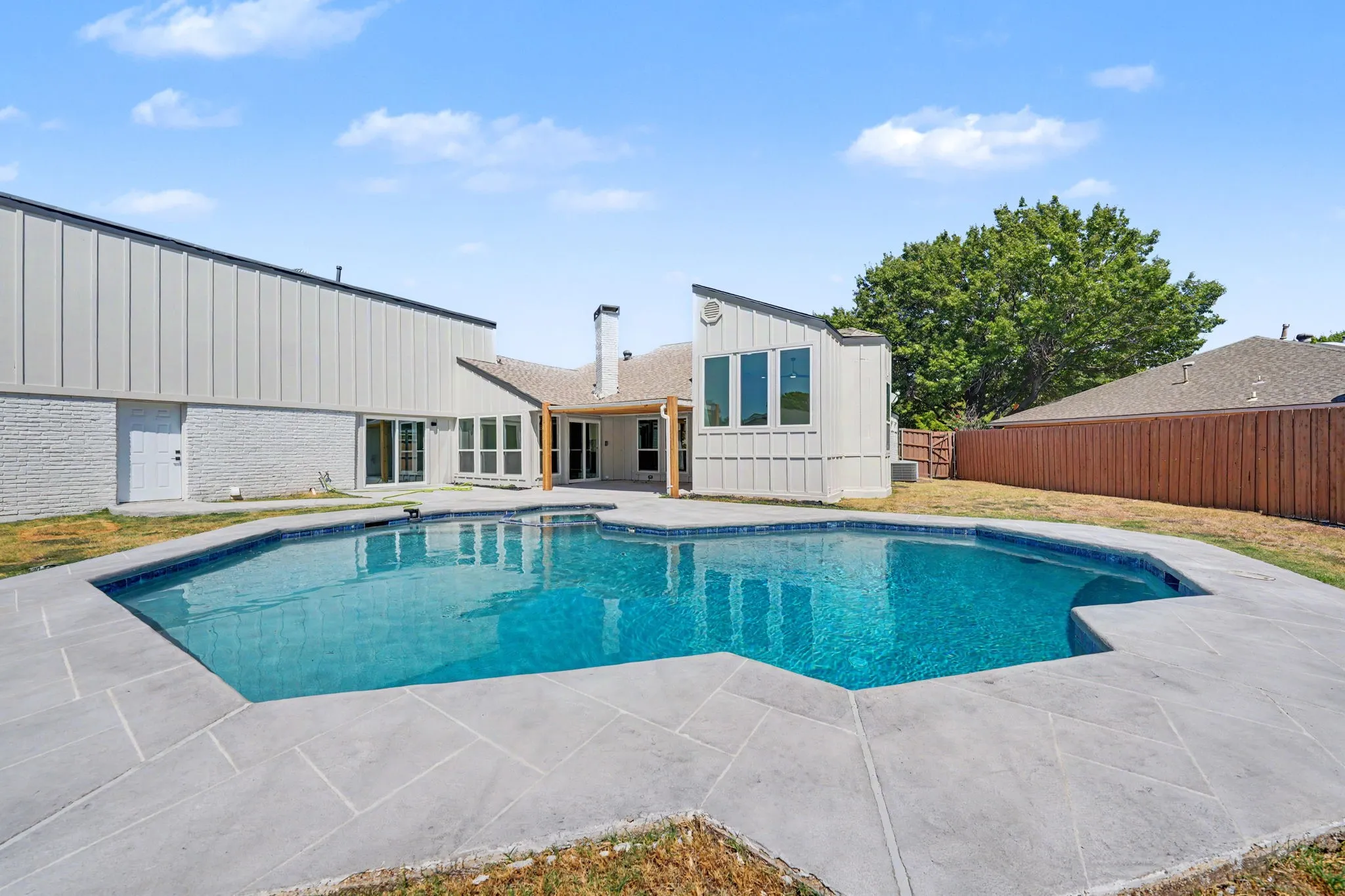 Single Family Residence For Rent in Collin County , 4001 Bullock Drive, Plano, Texas 75023, 5 Bedroom, 4 Bathroom, 2 Garage spaces, 2,686 Sqft, built in 1978, mls#21388899, Real Estate Agent in Plano, Homes For Rent in Collin county, Homes For Rent in Plano, Realtor in Plano Texas, Real Estate Brokerage Independent Realty Texas, Luminita Cordes Realtor