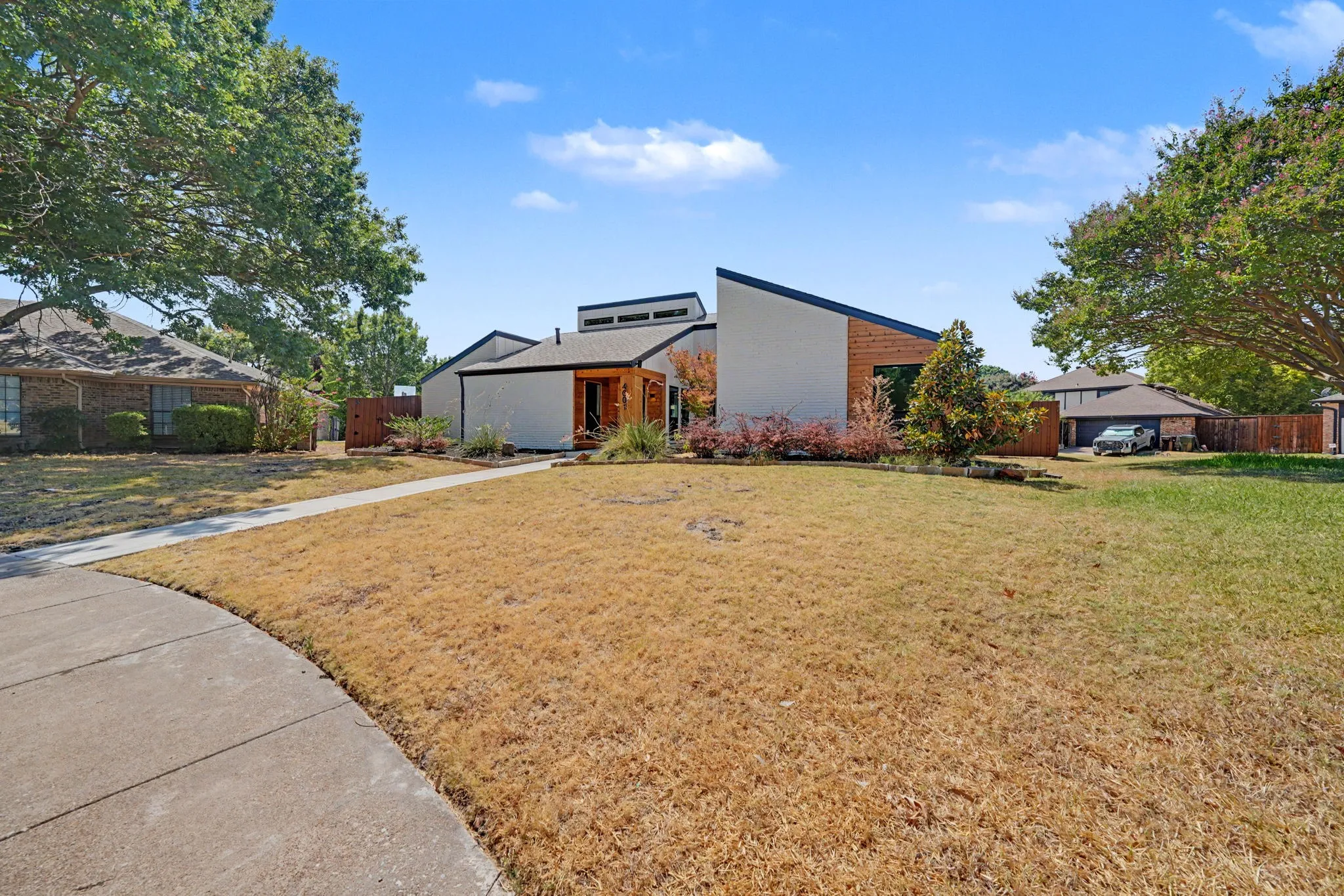 Single Family Residence For Rent in Collin County , 4001 Bullock Drive, Plano, Texas 75023, 5 Bedroom, 4 Bathroom, 2 Garage spaces, 2,686 Sqft, built in 1978, mls#21388899, Real Estate Agent in Plano, Homes For Rent in Collin county, Homes For Rent in Plano, Realtor in Plano Texas, Real Estate Brokerage Independent Realty Texas, Luminita Cordes Realtor