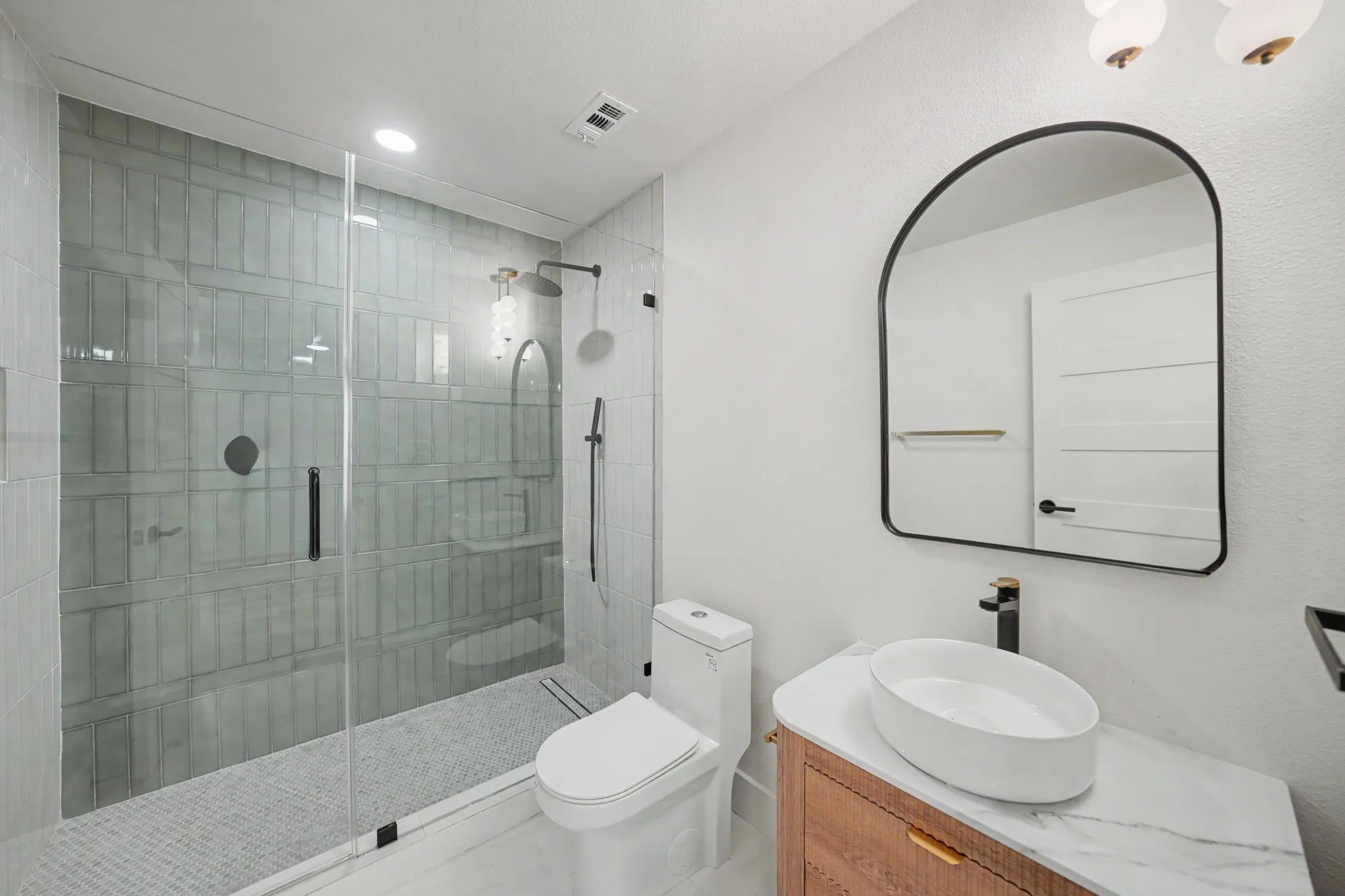 Single Family Residence For Rent in Collin County , 4001 Bullock Drive, Plano, Texas 75023, 5 Bedroom, 4 Bathroom, 2 Garage spaces, 2,686 Sqft, built in 1978, mls#21388899, Real Estate Agent in Plano, Homes For Rent in Collin county, Homes For Rent in Plano, Realtor in Plano Texas, Real Estate Brokerage Independent Realty Texas, Luminita Cordes Realtor
