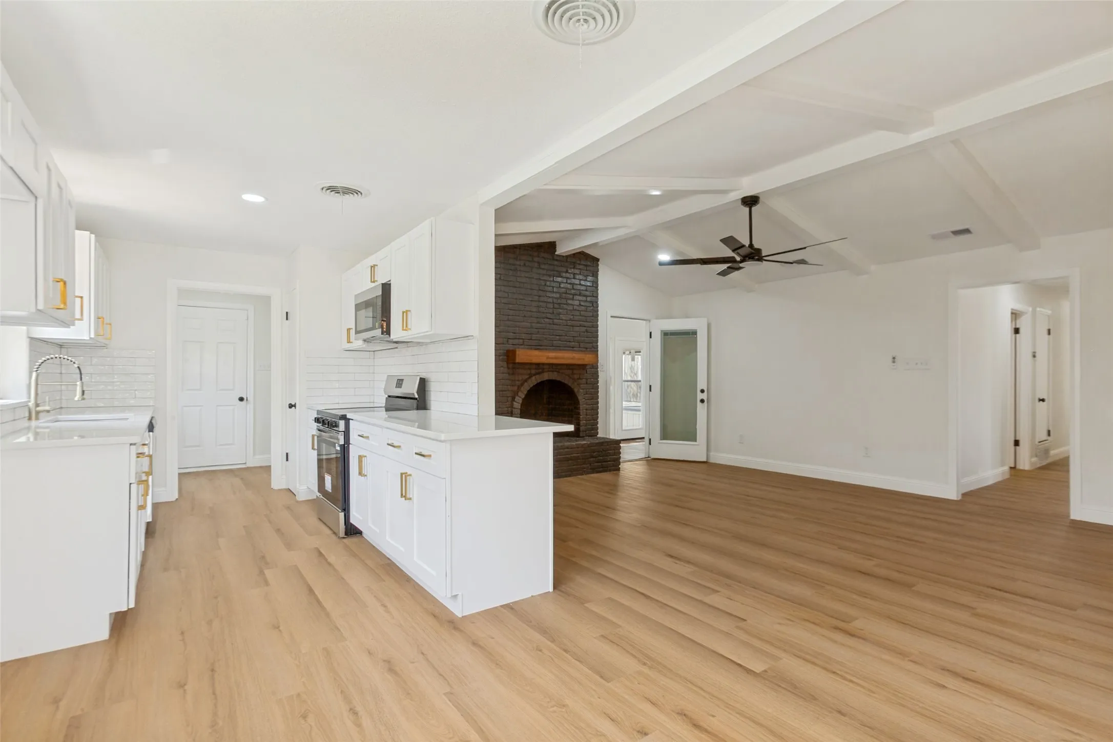 Single Family Residence For Sale in Dallas County , 1503 Richland Drive, Richardson, Texas 75081, 4 Bedroom, 2 Bathroom, 2 Garage spaces, 2,172 Sqft, built in 1973, mls#21388849, Real Estate Agent in Richardson, Homes For Sale in Dallas county, Homes For Sale in Richardson, Realtor in Richardson Texas, Real Estate Brokerage Independent Realty Texas, Luminita Cordes Realtor