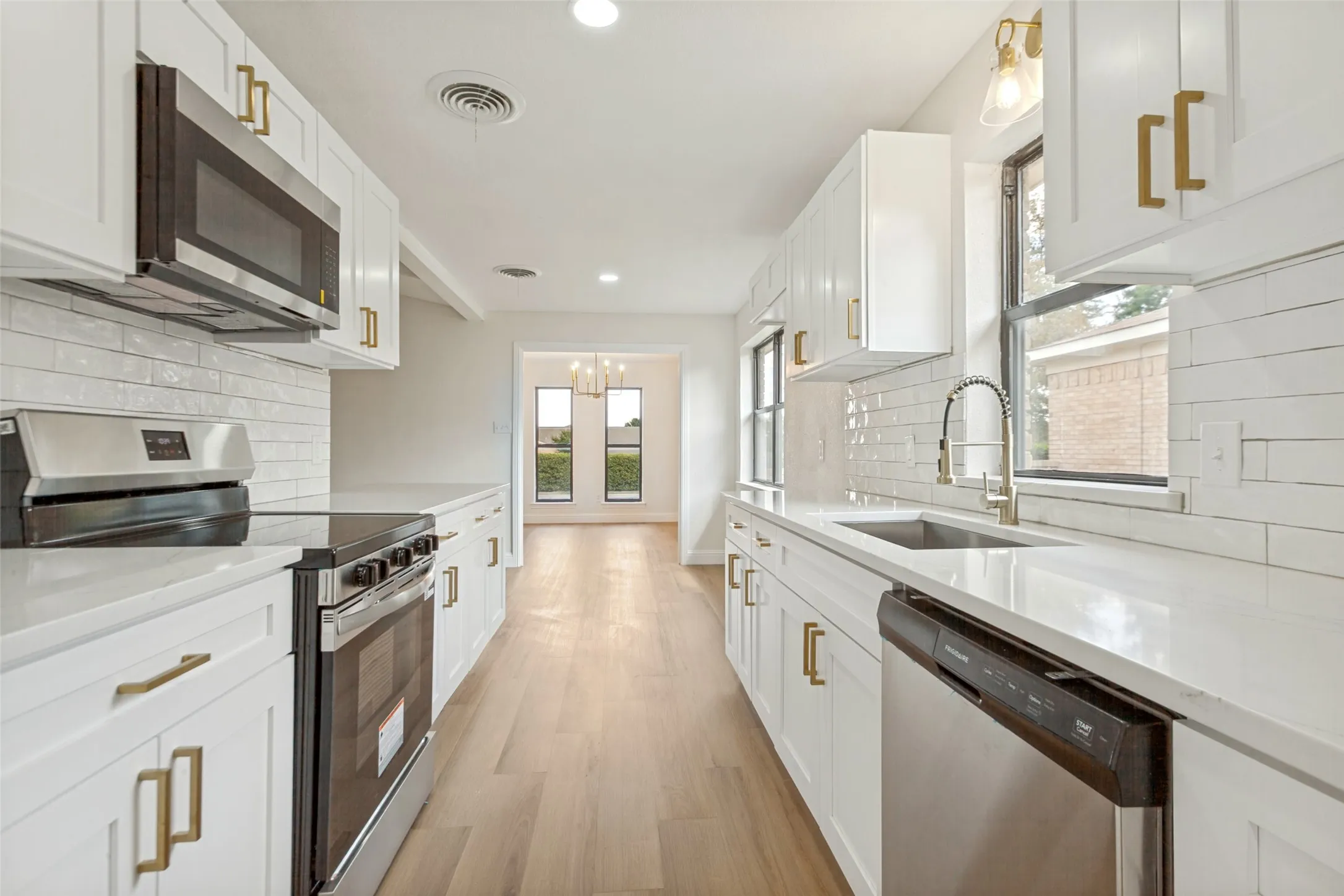 Single Family Residence For Sale in Dallas County , 1503 Richland Drive, Richardson, Texas 75081, 4 Bedroom, 2 Bathroom, 2 Garage spaces, 2,172 Sqft, built in 1973, mls#21388849, Real Estate Agent in Richardson, Homes For Sale in Dallas county, Homes For Sale in Richardson, Realtor in Richardson Texas, Real Estate Brokerage Independent Realty Texas, Luminita Cordes Realtor