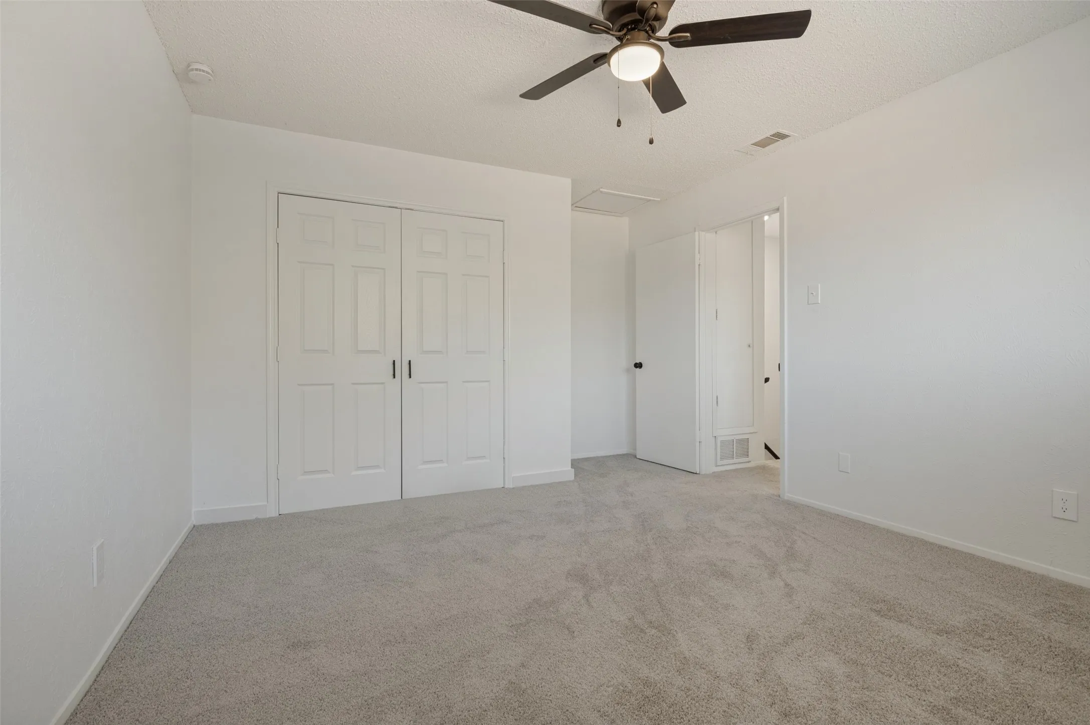 Townhouse For Sale in Dallas County , 2612 Nina Circle, Grand Prairie, Texas 75052, 3 Bedroom, 2 Bathroom, Garage spaces, 1,120 Sqft, built in 1973, mls#21388910, Real Estate Agent in Grand Prairie, Homes For Sale in Dallas county, Homes For Sale in Grand Prairie, Realtor in Grand Prairie Texas, Real Estate Brokerage Independent Realty Texas, Luminita Cordes Realtor