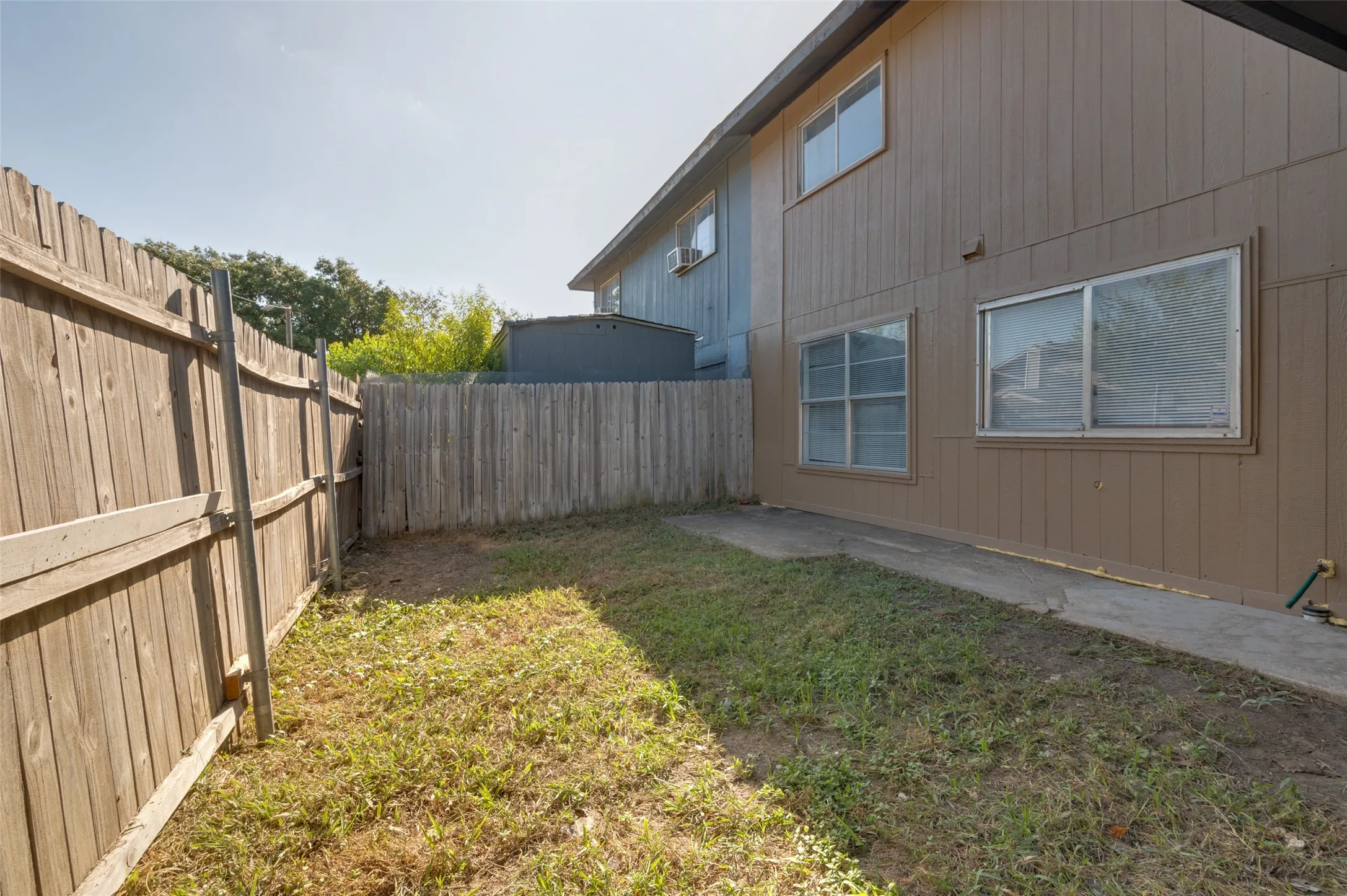 Townhouse For Sale in Dallas County , 2612 Nina Circle, Grand Prairie, Texas 75052, 3 Bedroom, 2 Bathroom, Garage spaces, 1,120 Sqft, built in 1973, mls#21388910, Real Estate Agent in Grand Prairie, Homes For Sale in Dallas county, Homes For Sale in Grand Prairie, Realtor in Grand Prairie Texas, Real Estate Brokerage Independent Realty Texas, Luminita Cordes Realtor