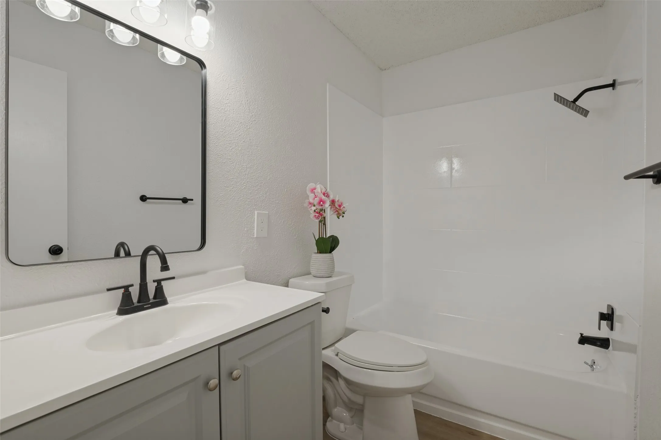 Townhouse For Sale in Dallas County , 2612 Nina Circle, Grand Prairie, Texas 75052, 3 Bedroom, 2 Bathroom, Garage spaces, 1,120 Sqft, built in 1973, mls#21388910, Real Estate Agent in Grand Prairie, Homes For Sale in Dallas county, Homes For Sale in Grand Prairie, Realtor in Grand Prairie Texas, Real Estate Brokerage Independent Realty Texas, Luminita Cordes Realtor